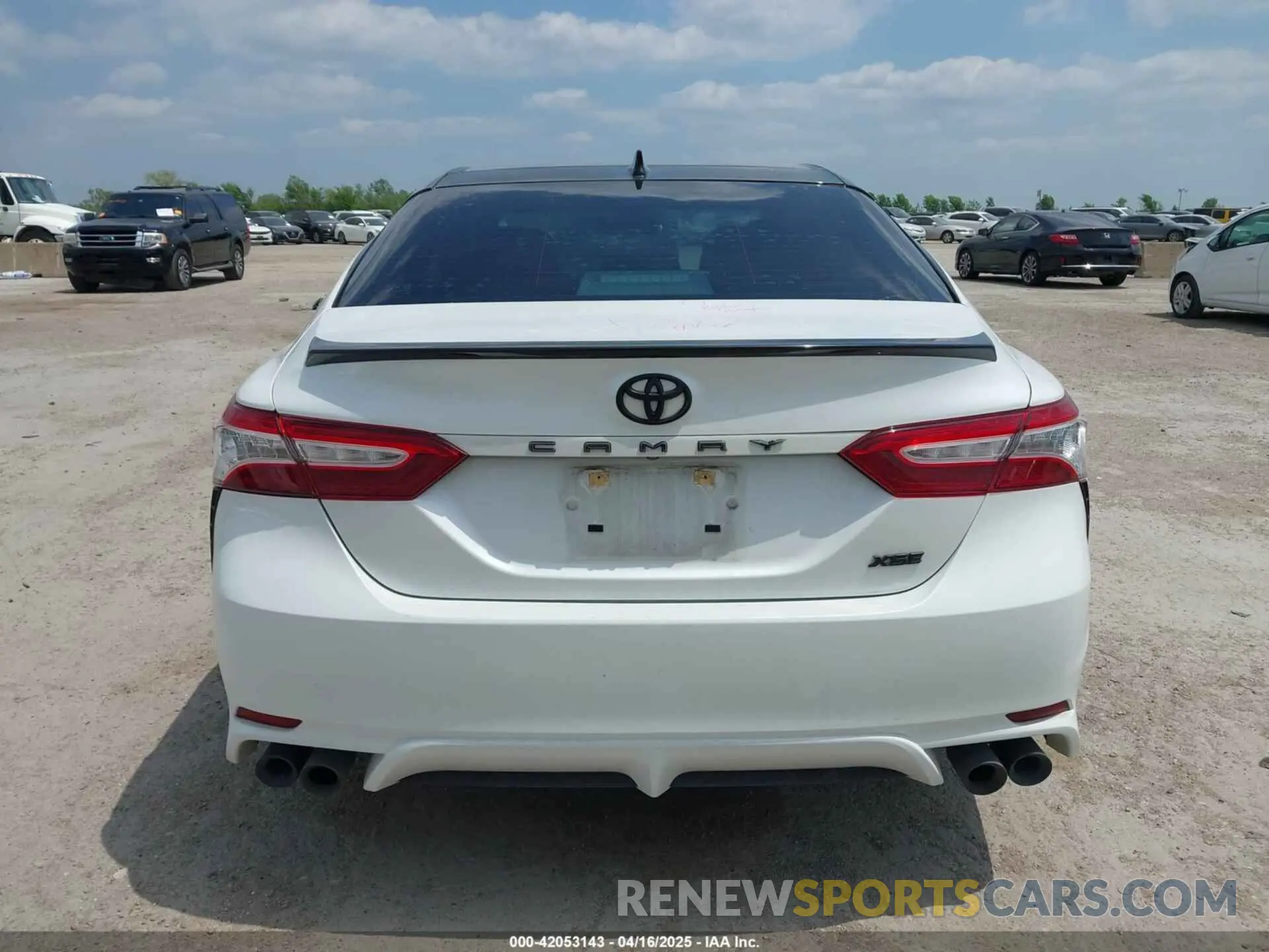 16 Photograph of a damaged car 4T1K61AK4LU332934 TOYOTA CAMRY 2020