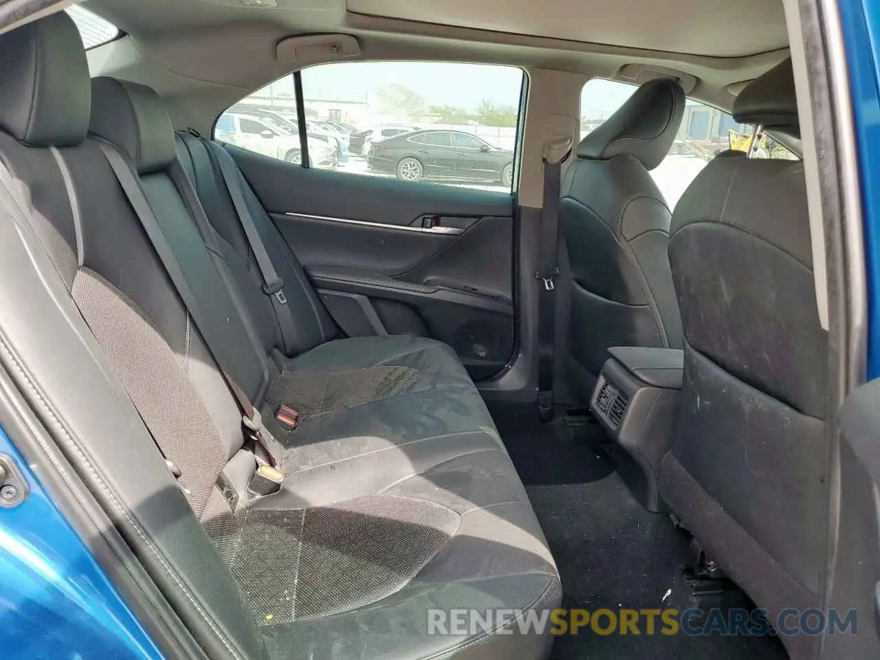 10 Photograph of a damaged car 4T1K61AK4LU340872 TOYOTA CAMRY 2020