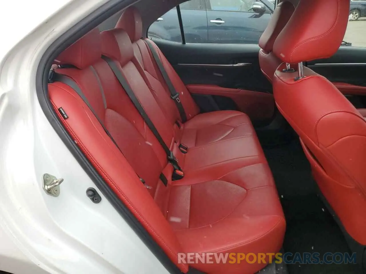 10 Photograph of a damaged car 4T1K61AK4LU343934 TOYOTA CAMRY 2020