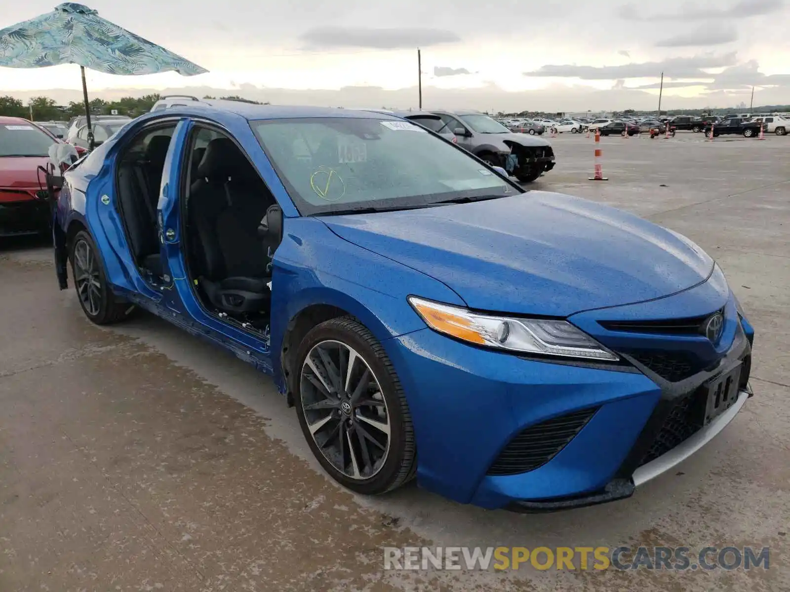 1 Photograph of a damaged car 4T1K61AK4LU347739 TOYOTA CAMRY 2020