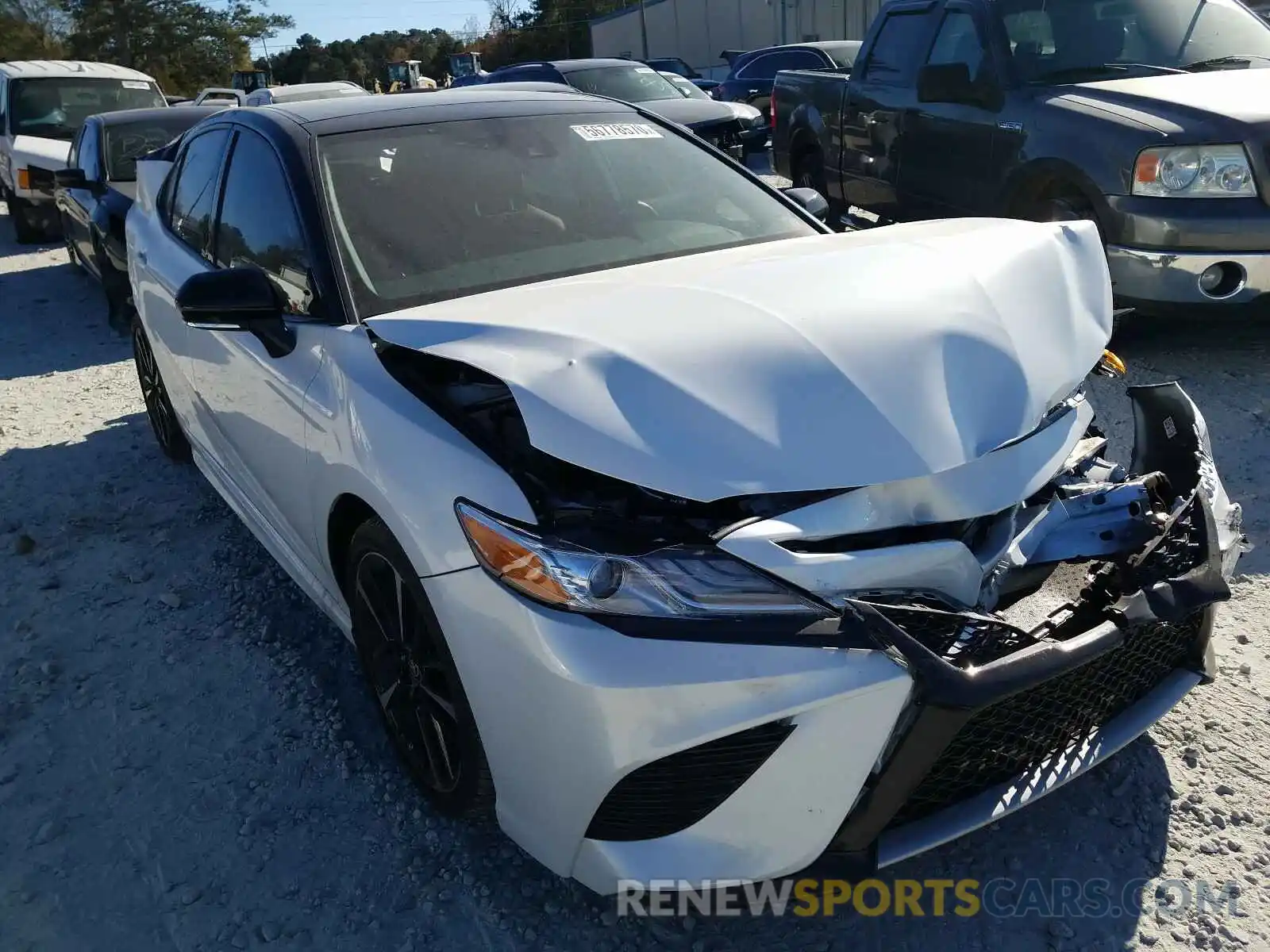 1 Photograph of a damaged car 4T1K61AK4LU358515 TOYOTA CAMRY 2020