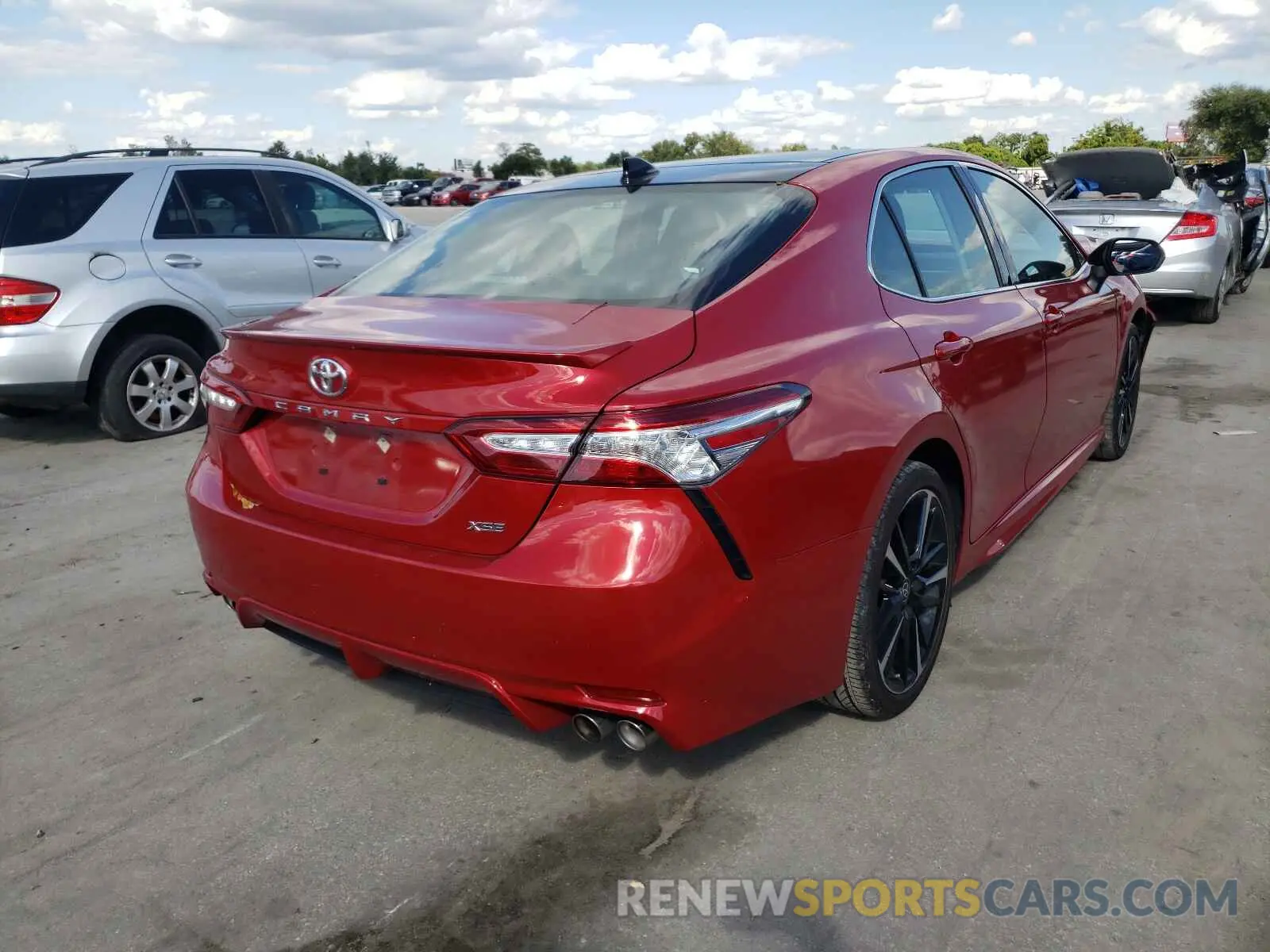 4 Photograph of a damaged car 4T1K61AK4LU366680 TOYOTA CAMRY 2020