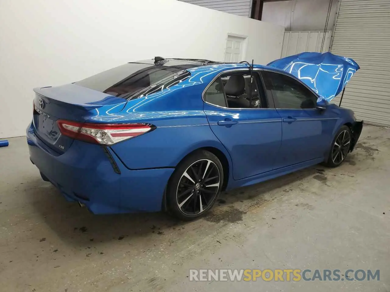 3 Photograph of a damaged car 4T1K61AK4LU384922 TOYOTA CAMRY 2020