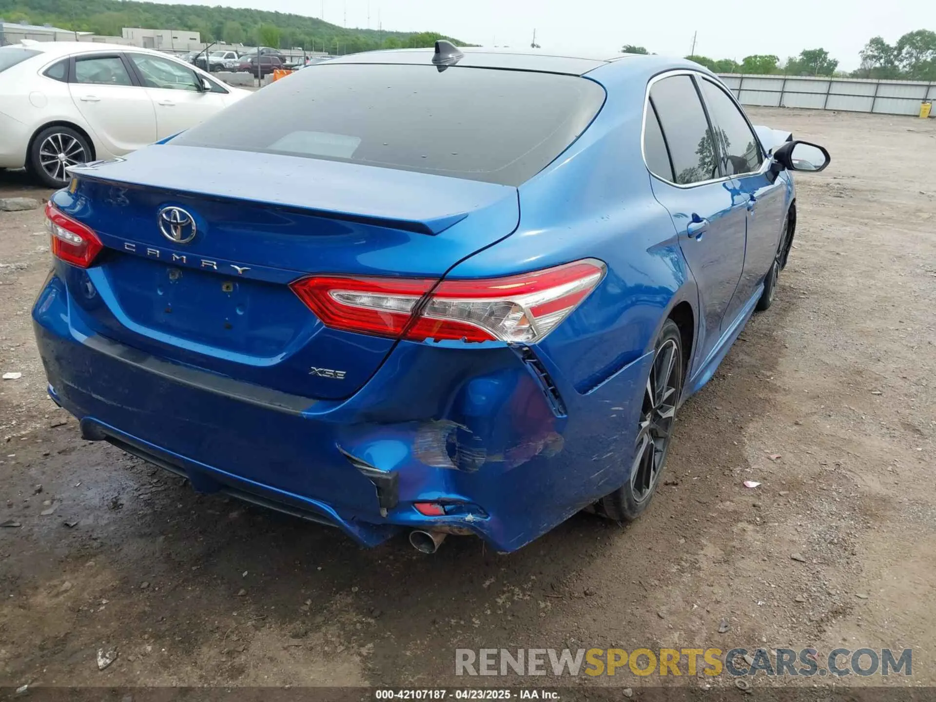 4 Photograph of a damaged car 4T1K61AK4LU395791 TOYOTA CAMRY 2020