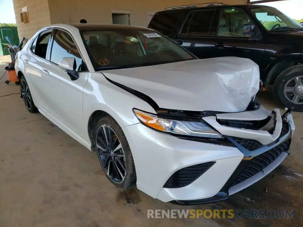 1 Photograph of a damaged car 4T1K61AK4LU868749 TOYOTA CAMRY 2020