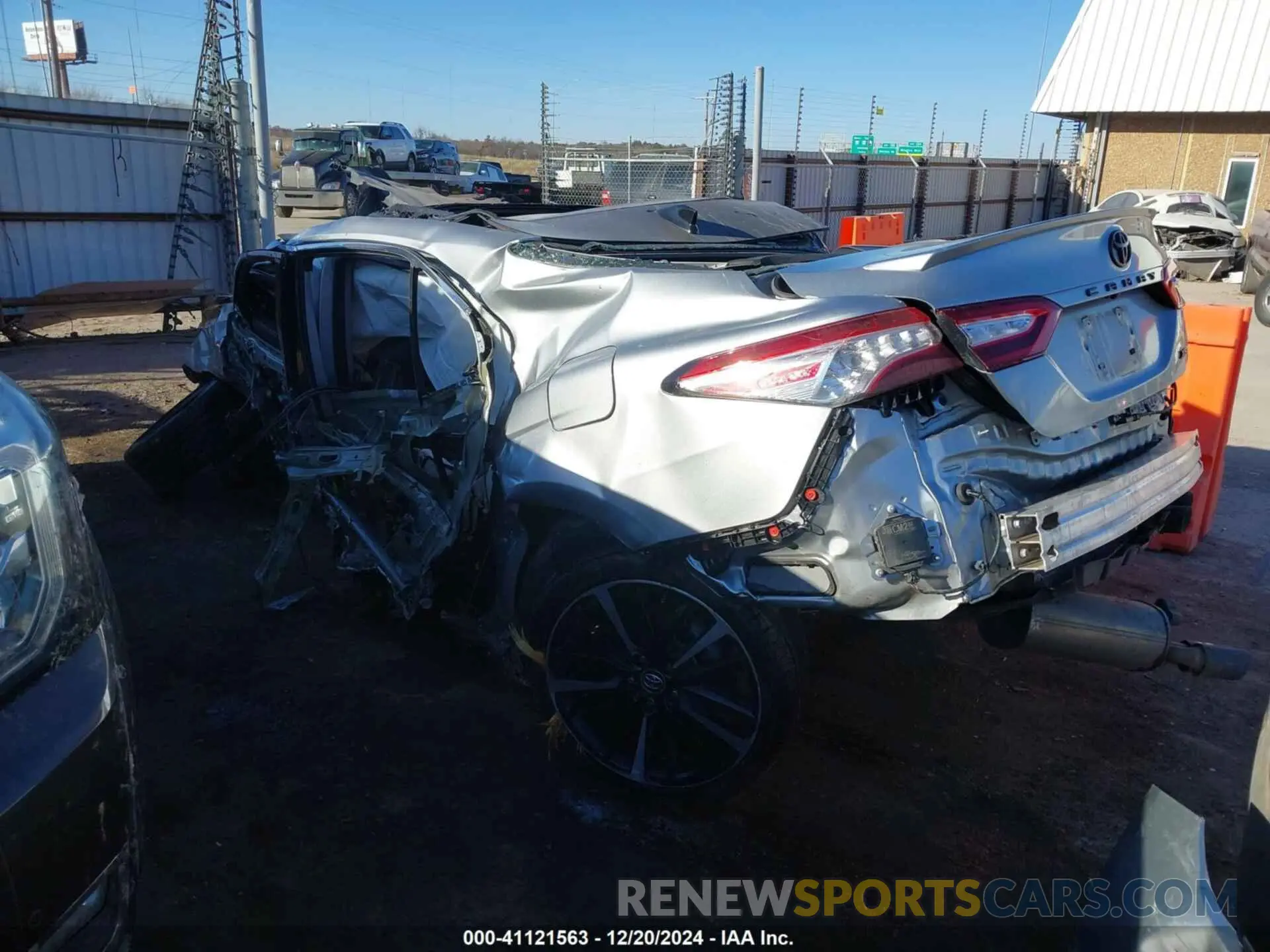 3 Photograph of a damaged car 4T1K61AK4LU921997 TOYOTA CAMRY 2020