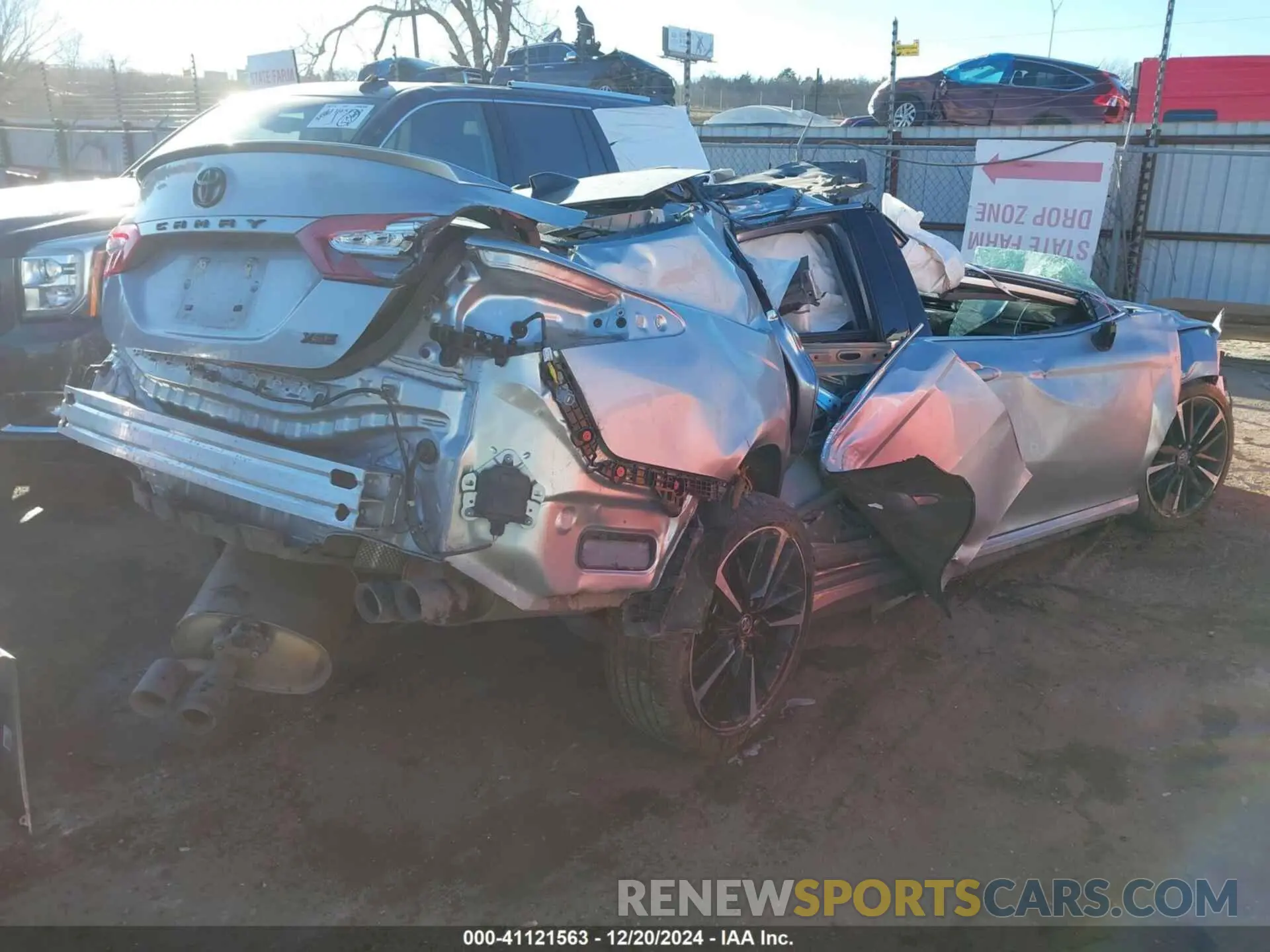 4 Photograph of a damaged car 4T1K61AK4LU921997 TOYOTA CAMRY 2020