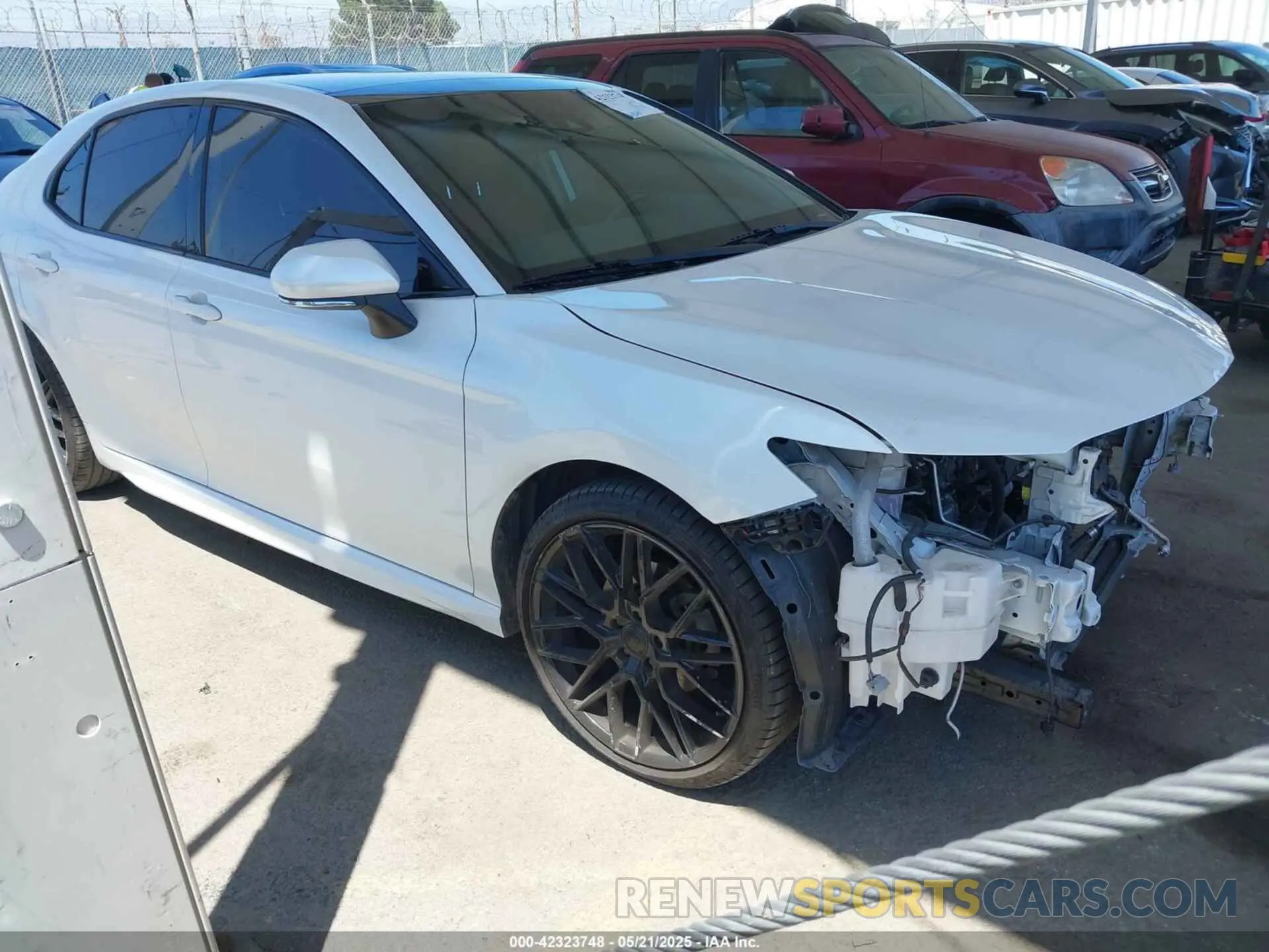 1 Photograph of a damaged car 4T1K61AK4LU980970 TOYOTA CAMRY 2020