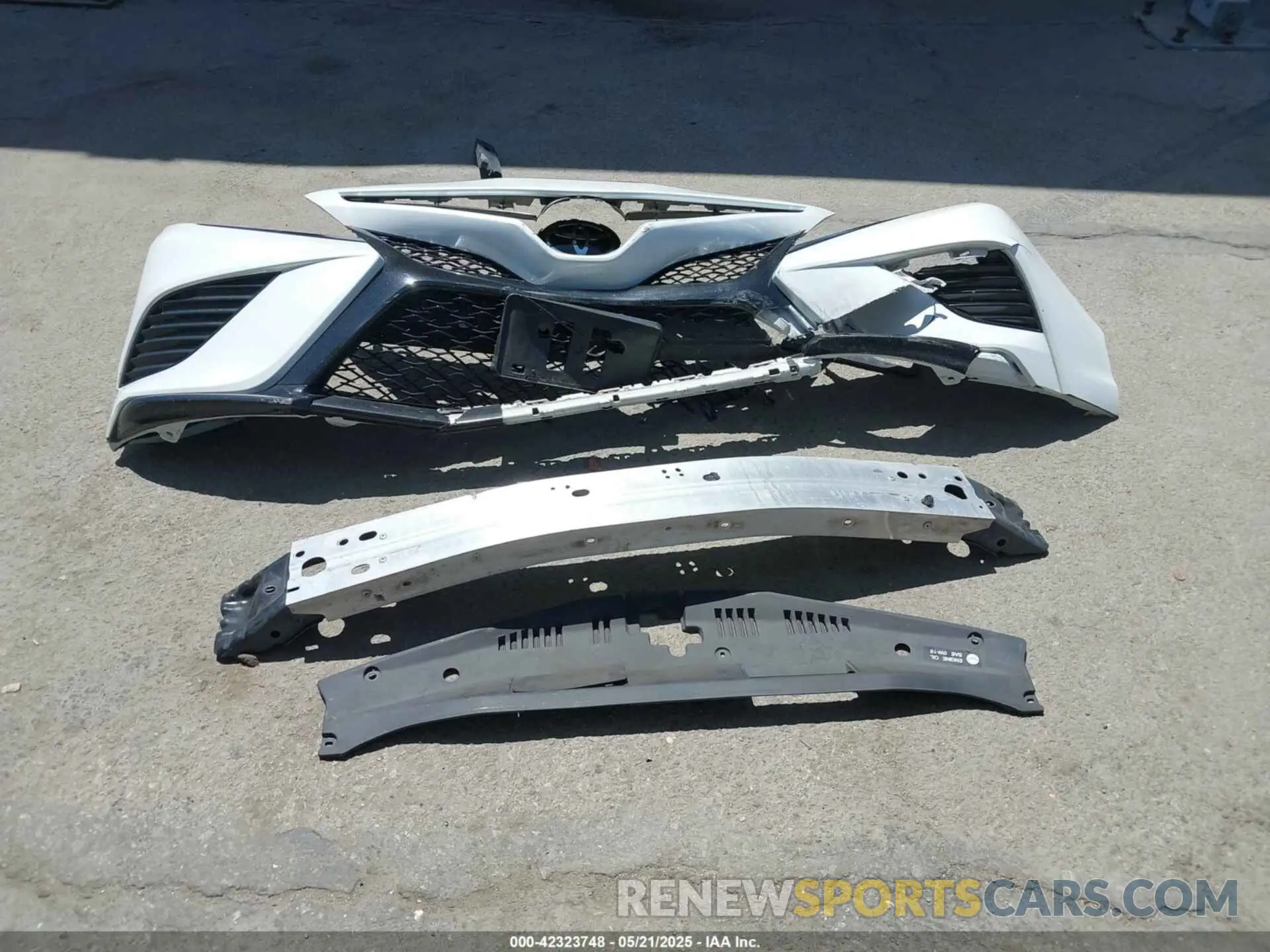 12 Photograph of a damaged car 4T1K61AK4LU980970 TOYOTA CAMRY 2020