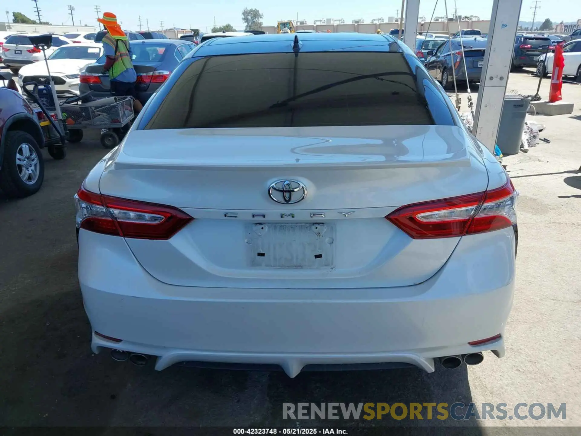 17 Photograph of a damaged car 4T1K61AK4LU980970 TOYOTA CAMRY 2020