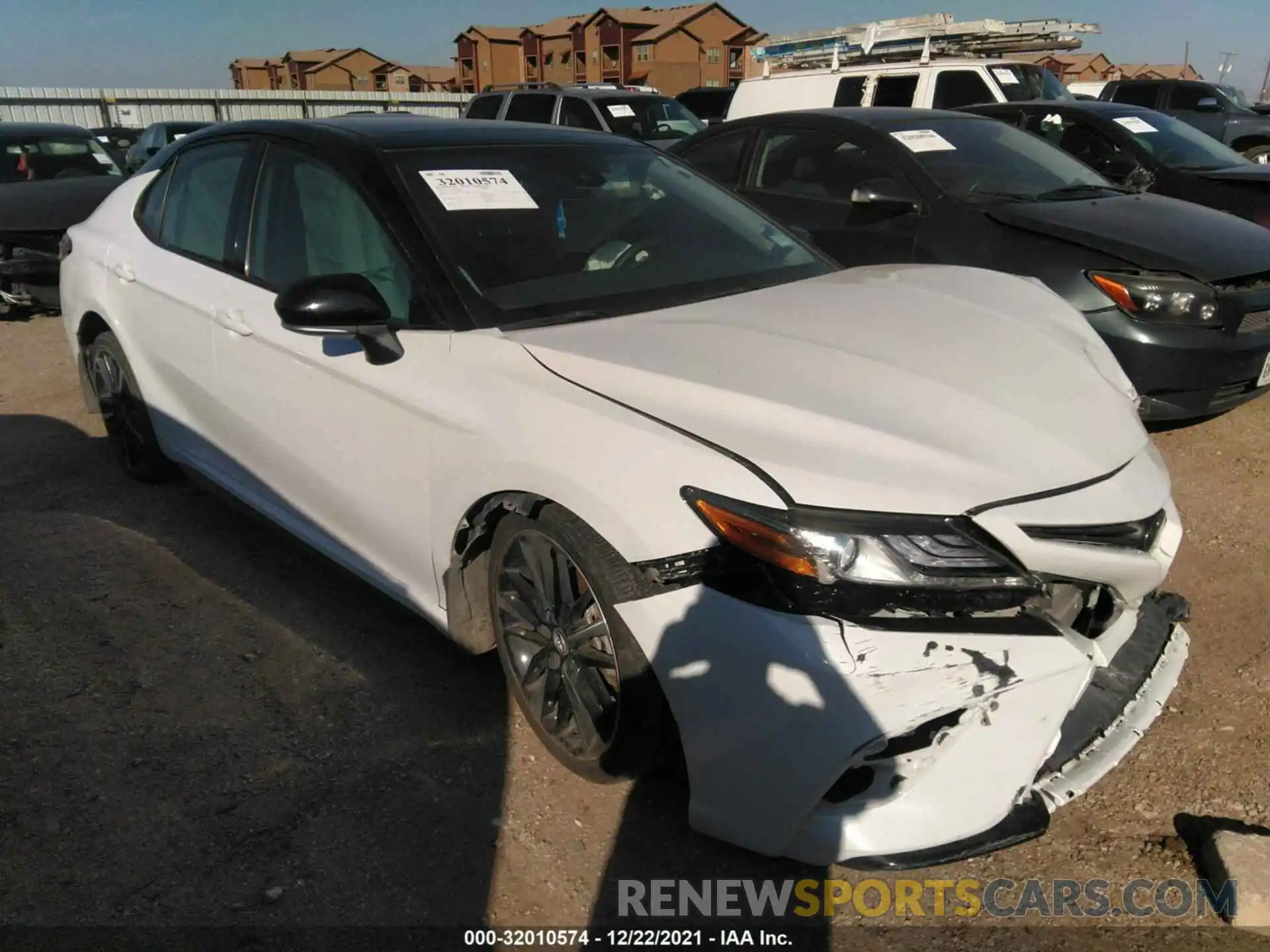 1 Photograph of a damaged car 4T1K61AK5LU330822 TOYOTA CAMRY 2020