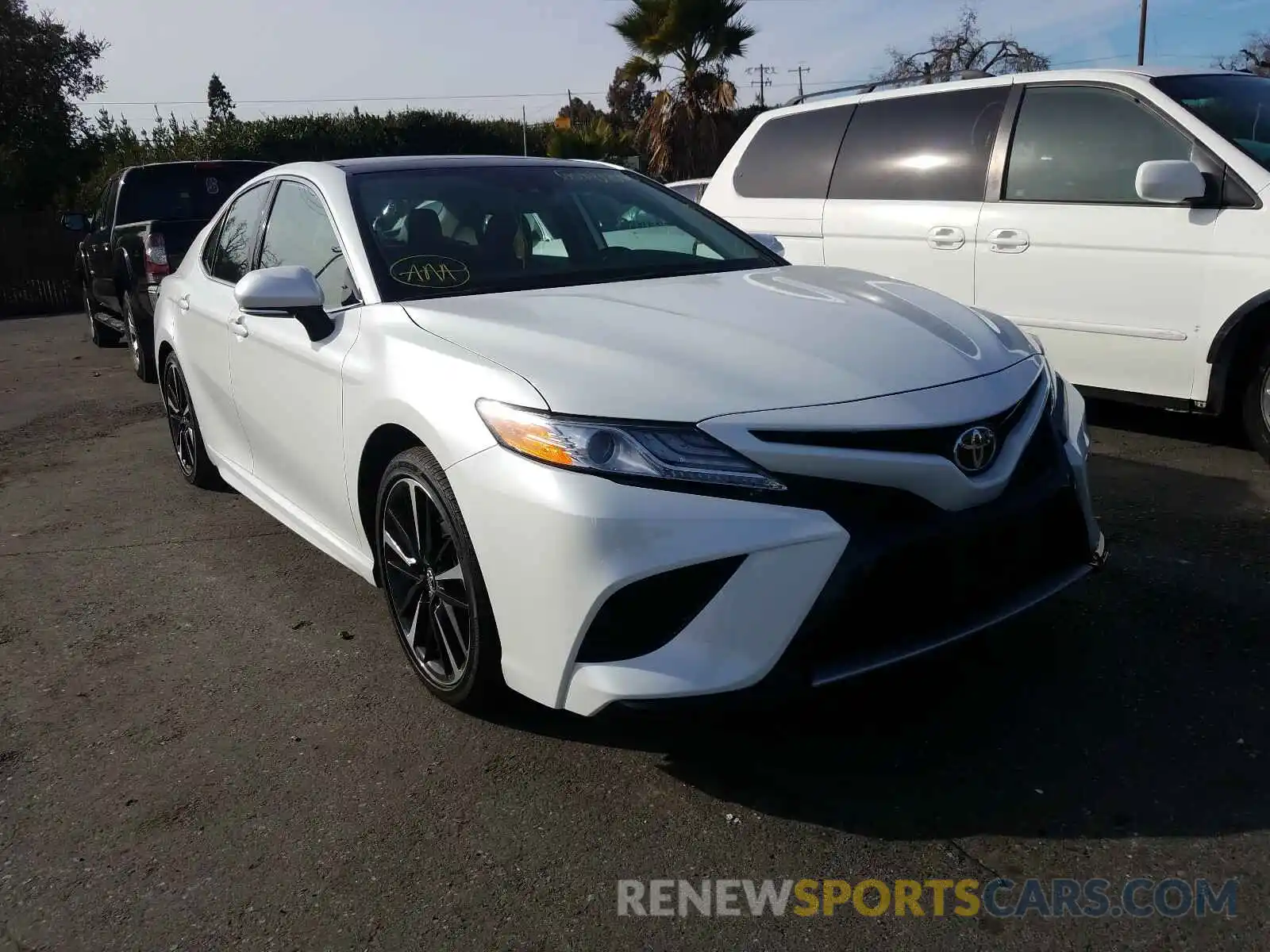 1 Photograph of a damaged car 4T1K61AK5LU351086 TOYOTA CAMRY 2020