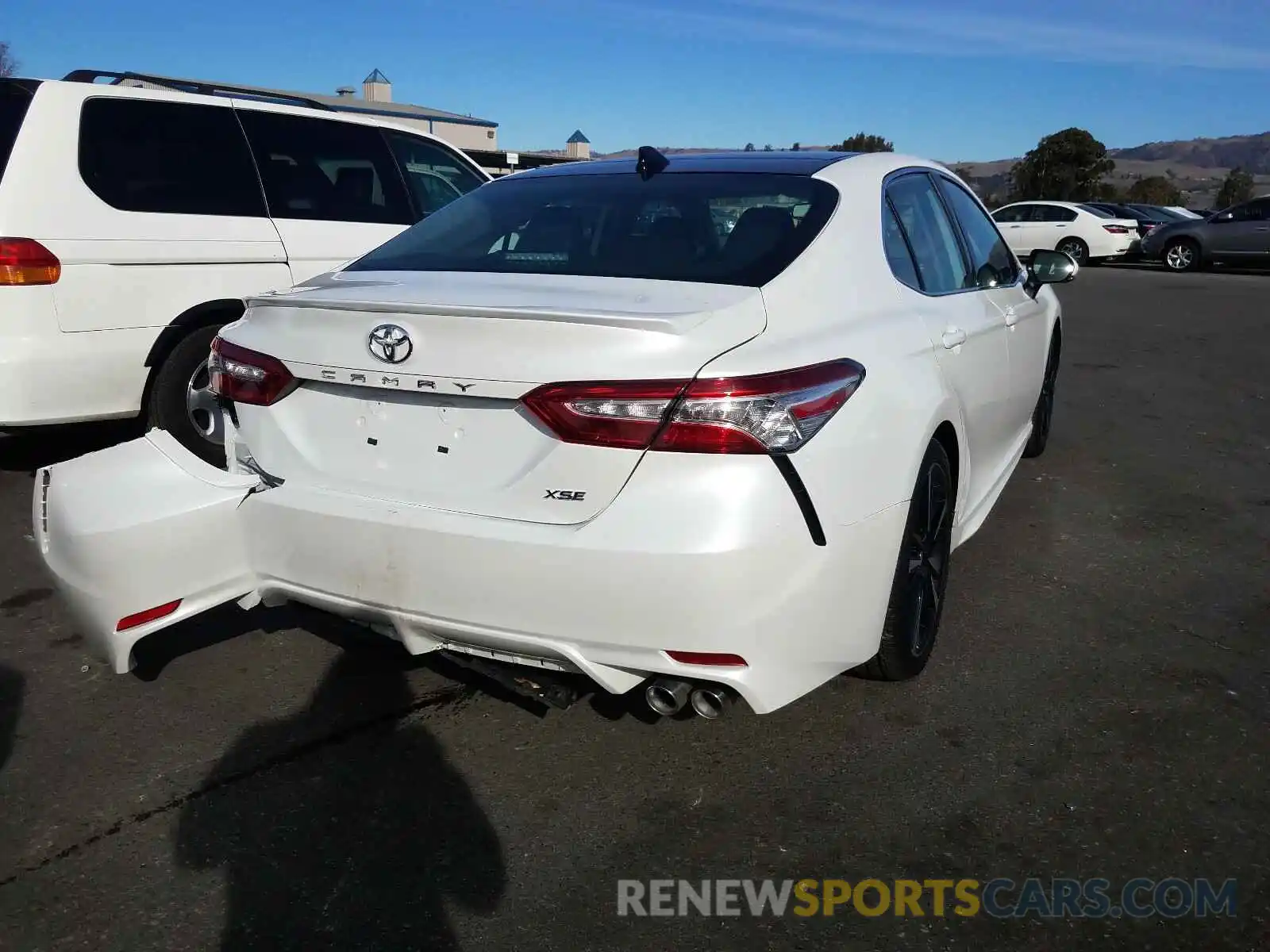 4 Photograph of a damaged car 4T1K61AK5LU351086 TOYOTA CAMRY 2020