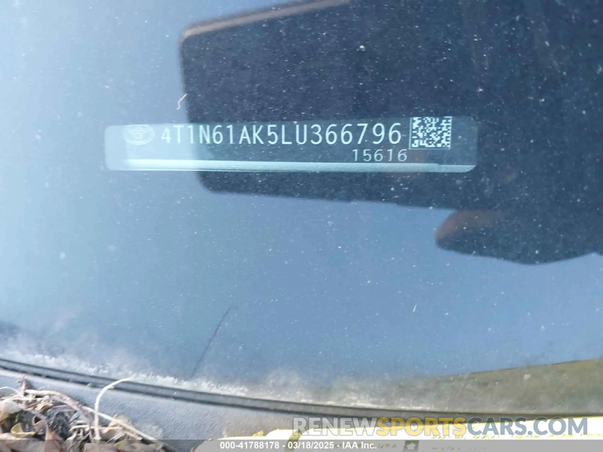 16 Photograph of a damaged car 4T1K61AK5LU366798 TOYOTA CAMRY 2020