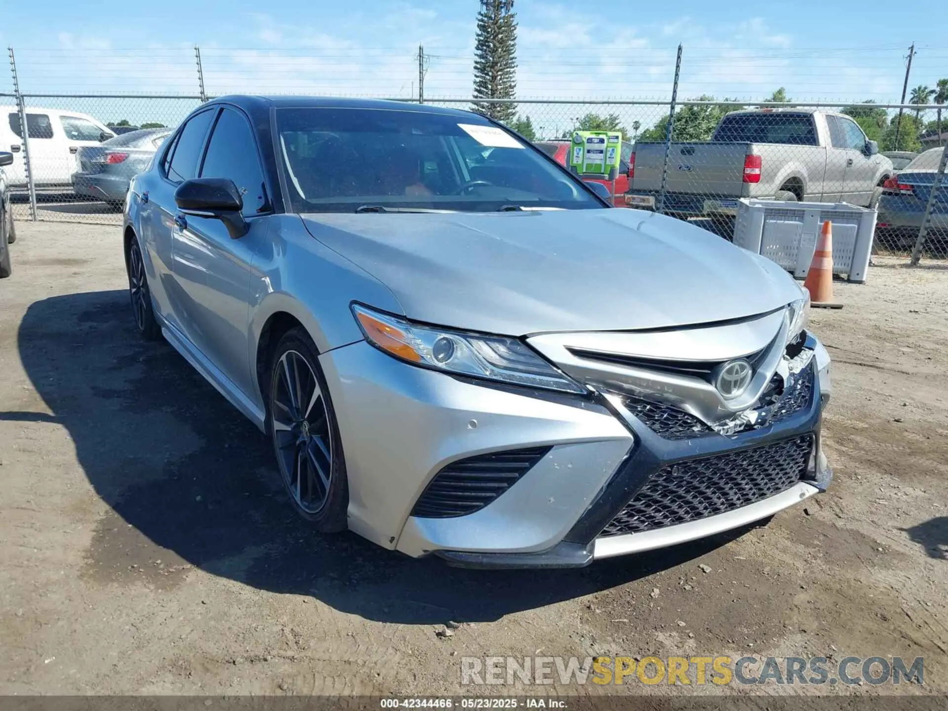 1 Photograph of a damaged car 4T1K61AK5LU371628 TOYOTA CAMRY 2020