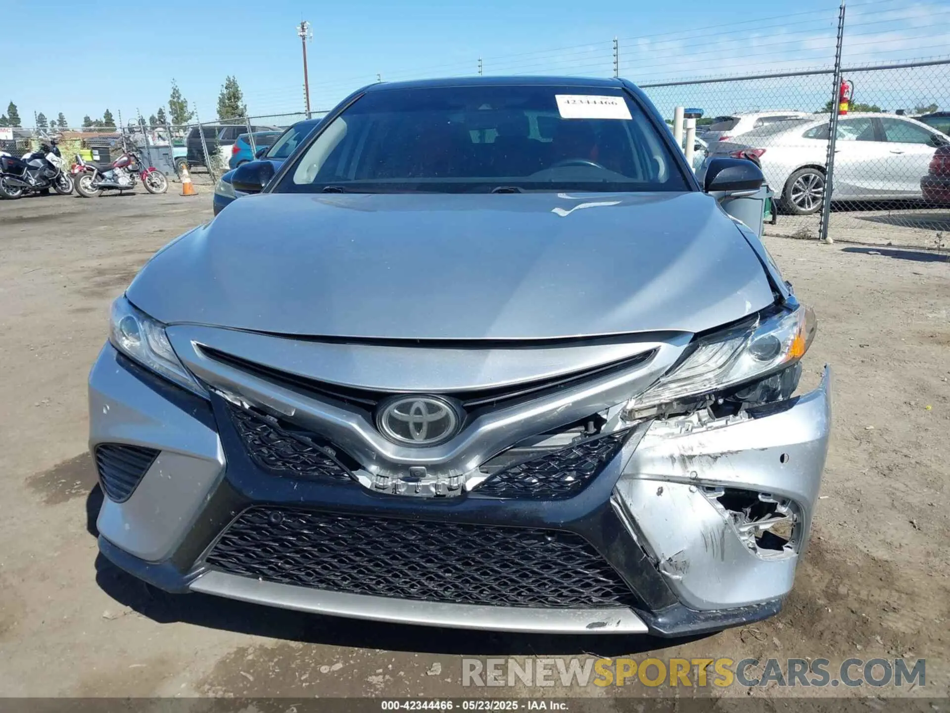 12 Photograph of a damaged car 4T1K61AK5LU371628 TOYOTA CAMRY 2020