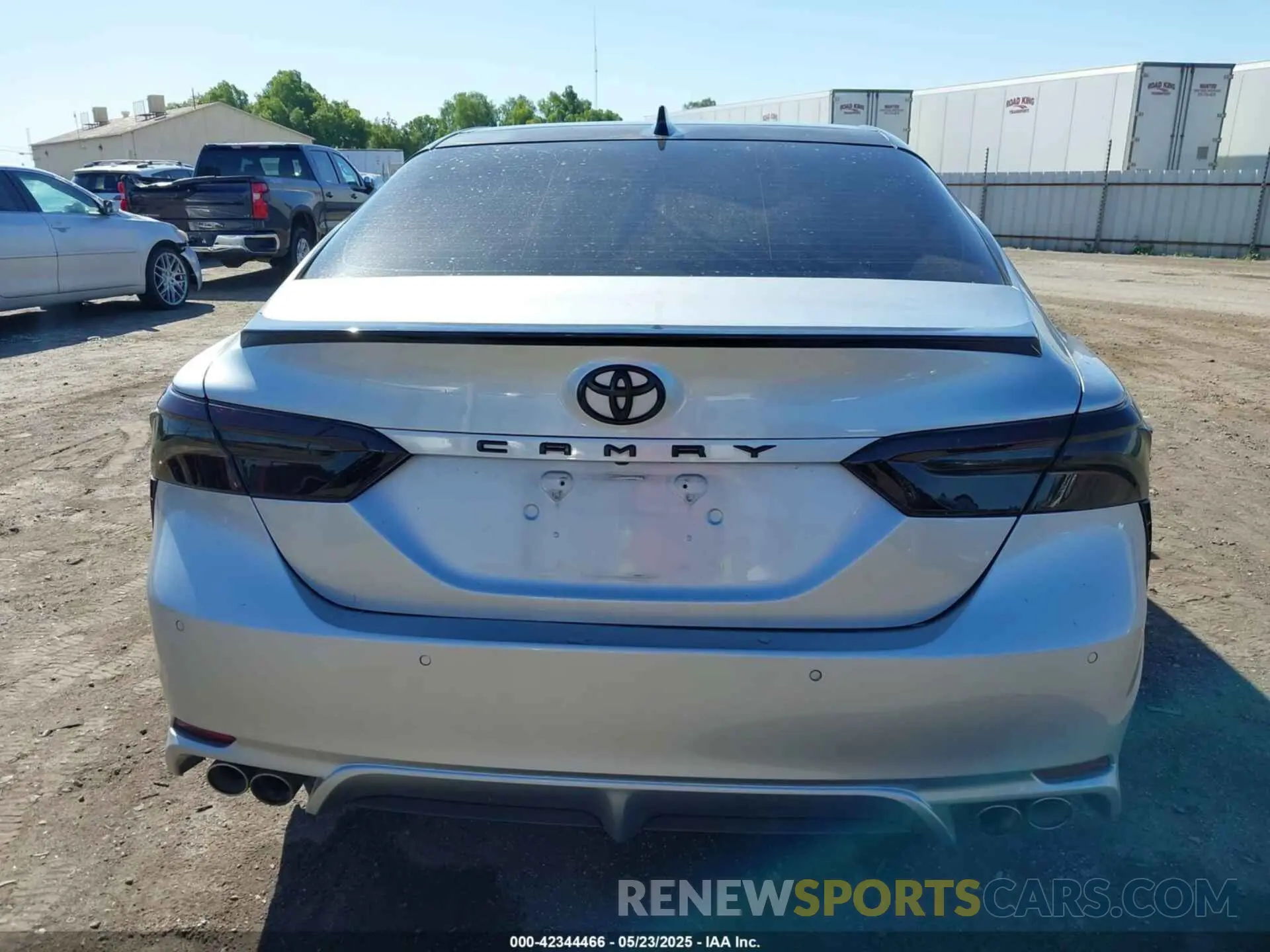 16 Photograph of a damaged car 4T1K61AK5LU371628 TOYOTA CAMRY 2020