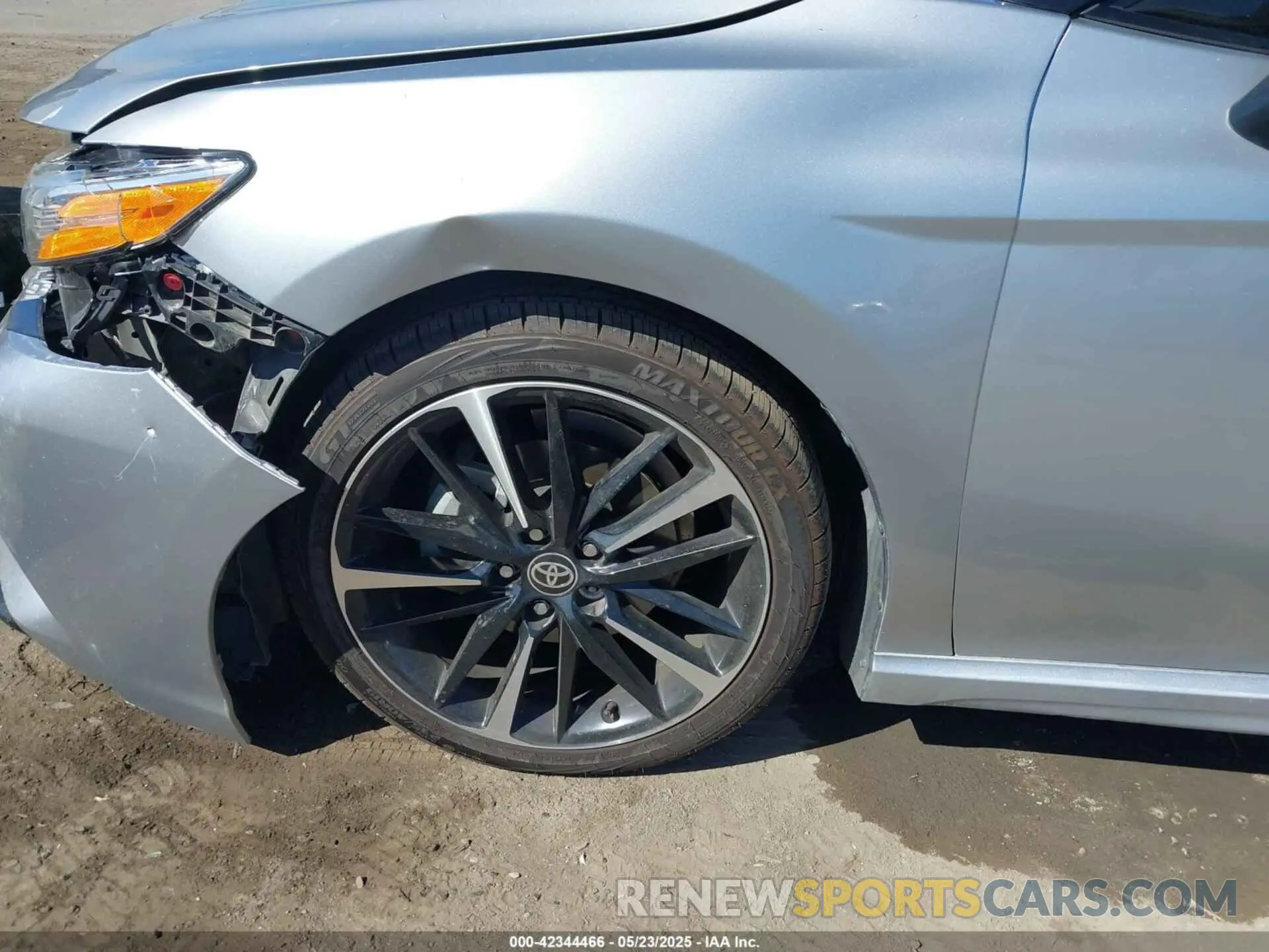 17 Photograph of a damaged car 4T1K61AK5LU371628 TOYOTA CAMRY 2020