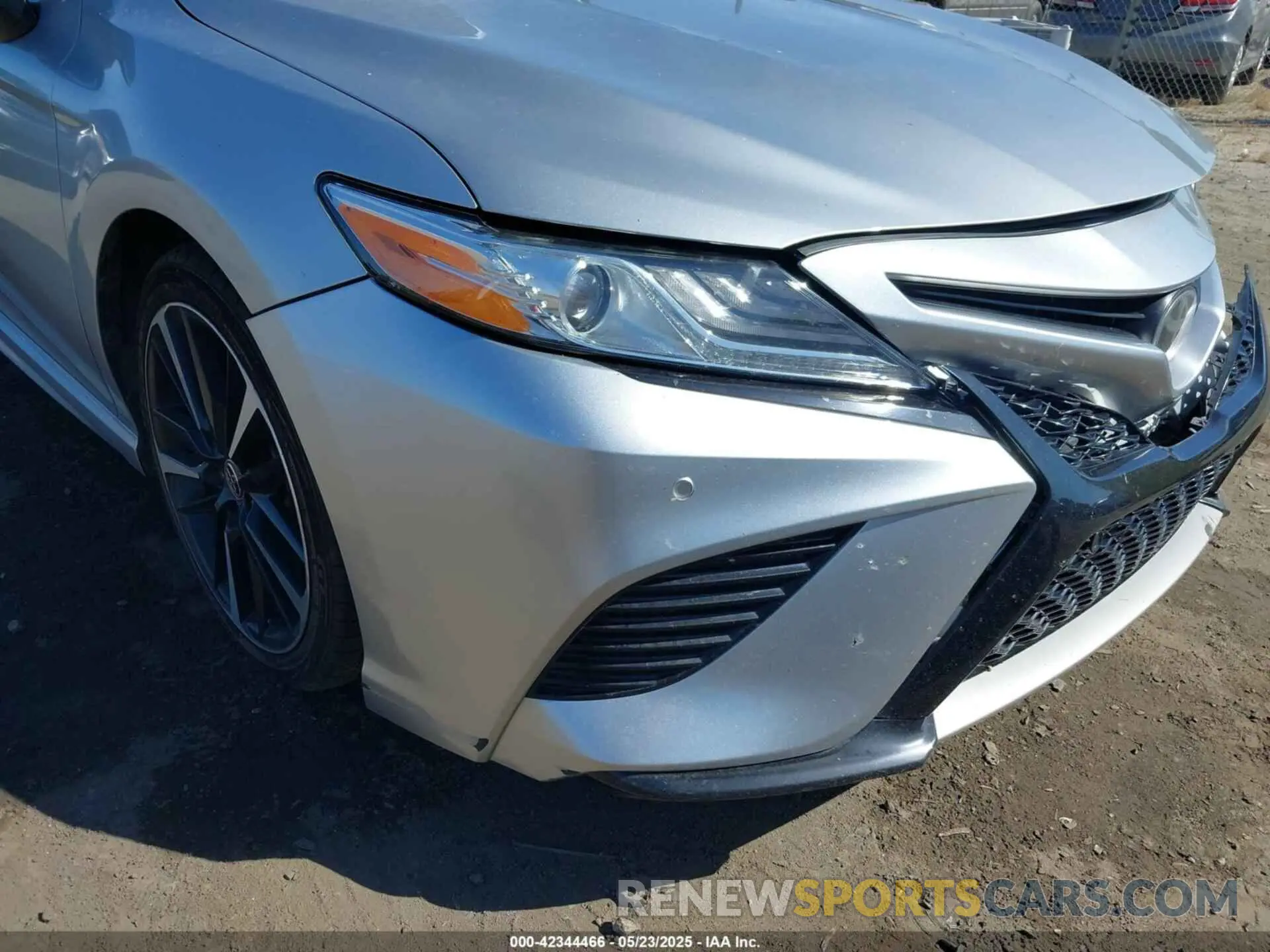 18 Photograph of a damaged car 4T1K61AK5LU371628 TOYOTA CAMRY 2020