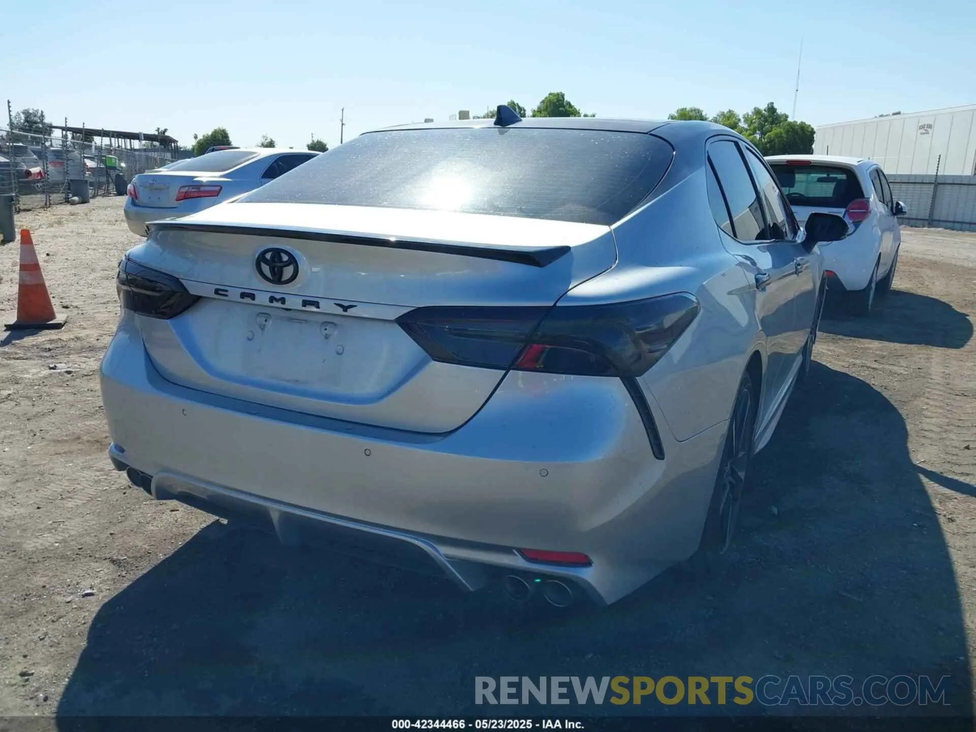 4 Photograph of a damaged car 4T1K61AK5LU371628 TOYOTA CAMRY 2020