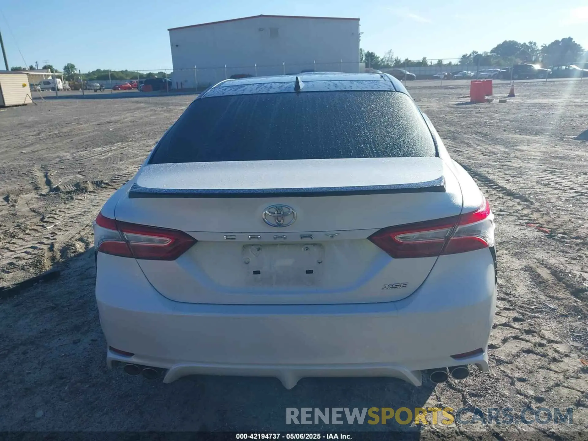 17 Photograph of a damaged car 4T1K61AK5LU382967 TOYOTA CAMRY 2020