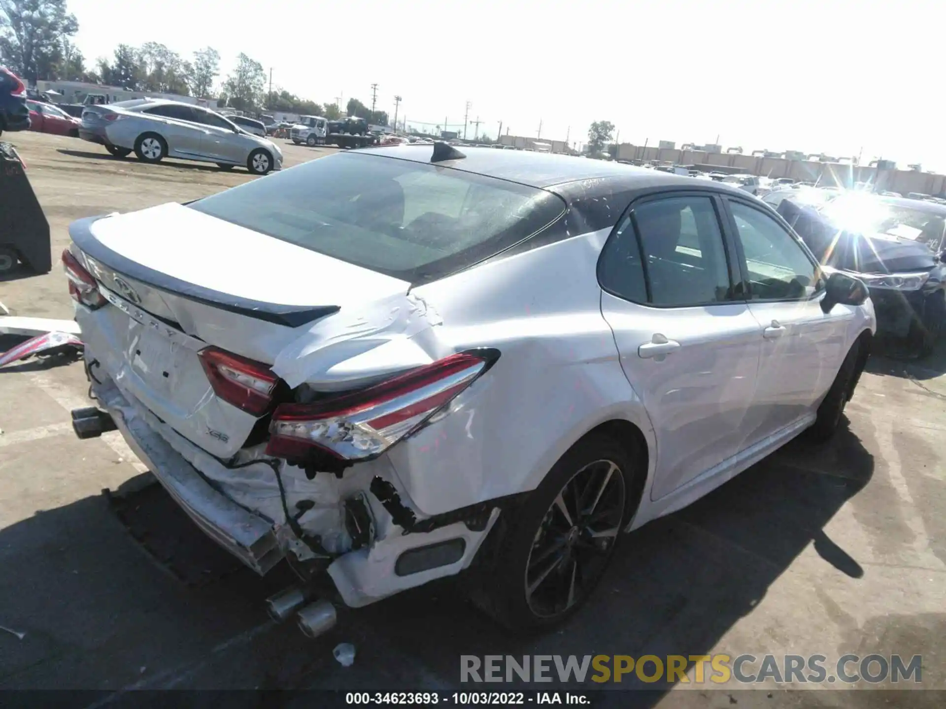 4 Photograph of a damaged car 4T1K61AK5LU385870 TOYOTA CAMRY 2020