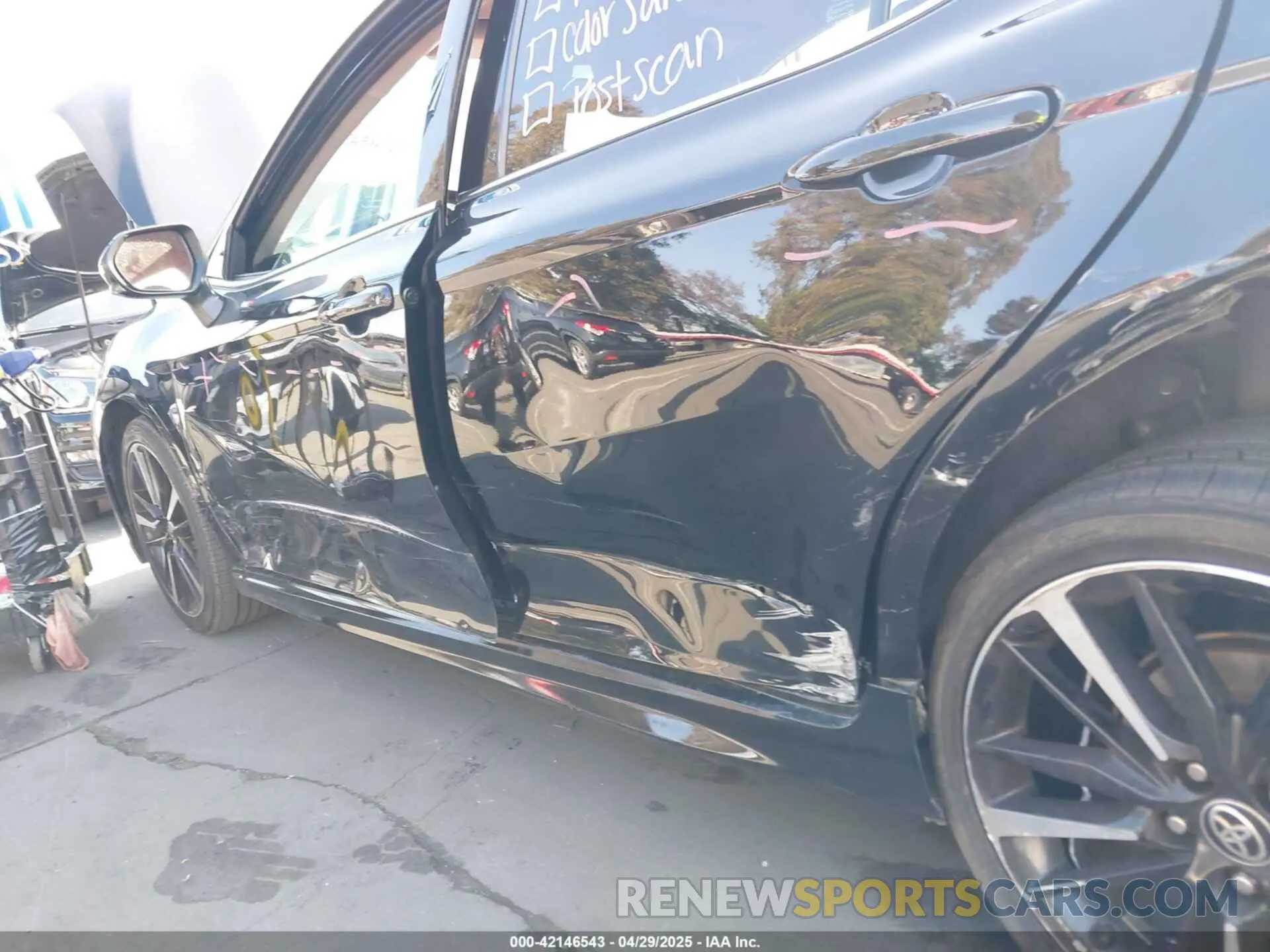 16 Photograph of a damaged car 4T1K61AK5LU507269 TOYOTA CAMRY 2020