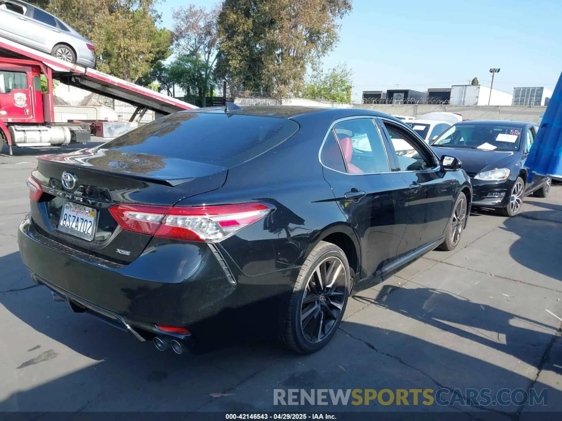 4 Photograph of a damaged car 4T1K61AK5LU507269 TOYOTA CAMRY 2020