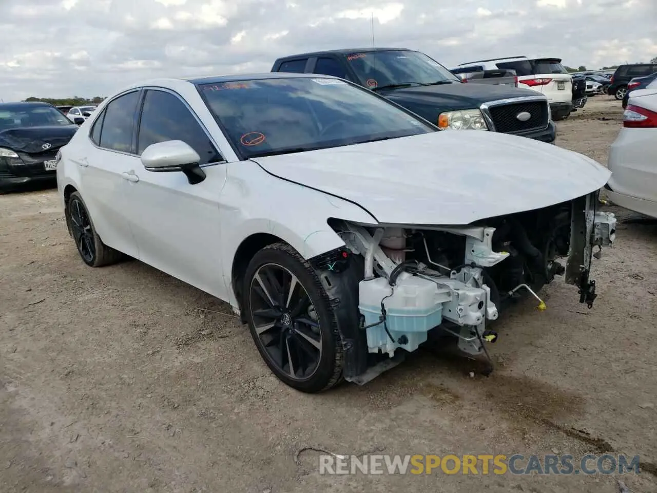 1 Photograph of a damaged car 4T1K61AK5LU925864 TOYOTA CAMRY 2020