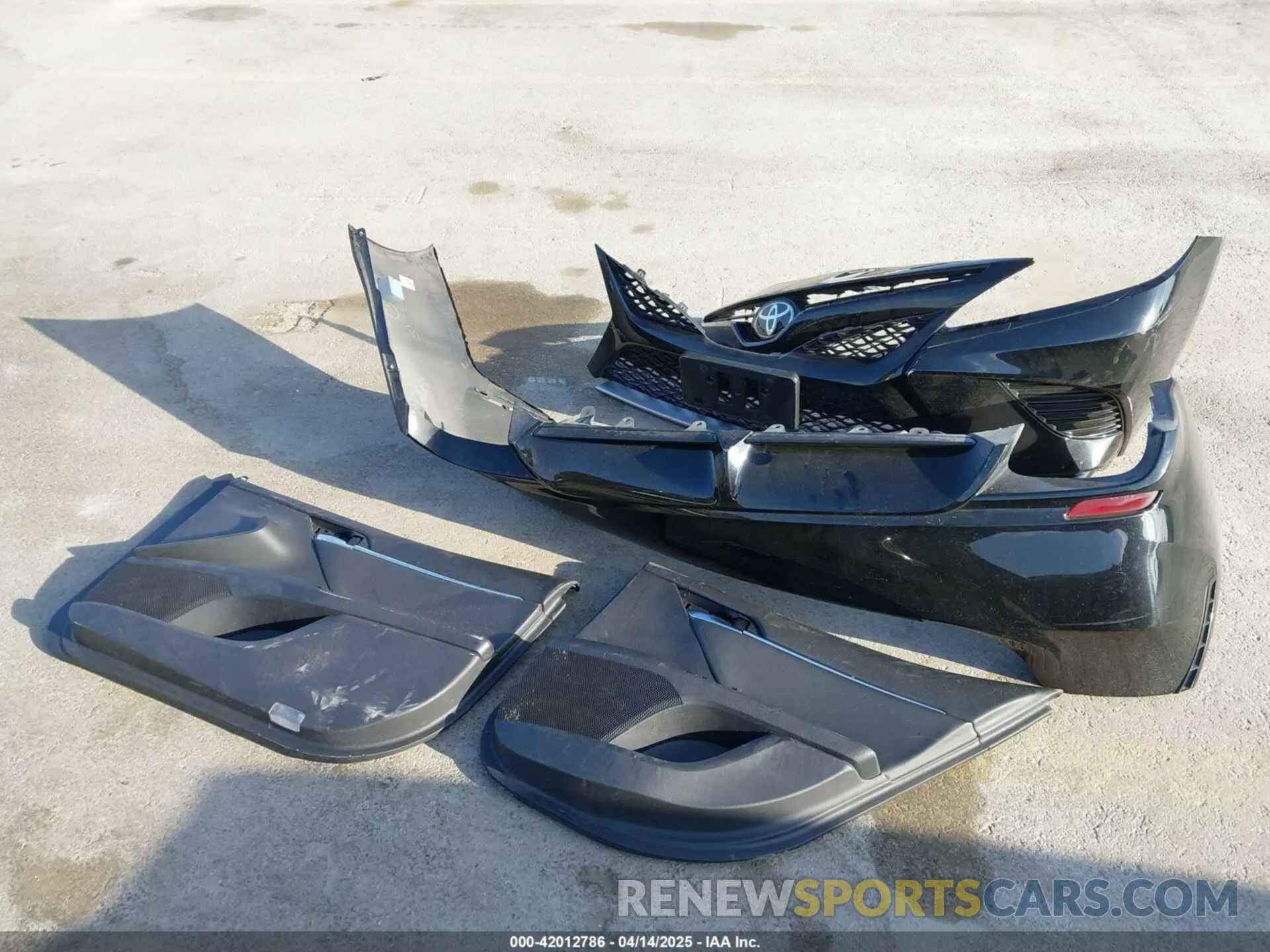 12 Photograph of a damaged car 4T1K61AK5LU997261 TOYOTA CAMRY 2020