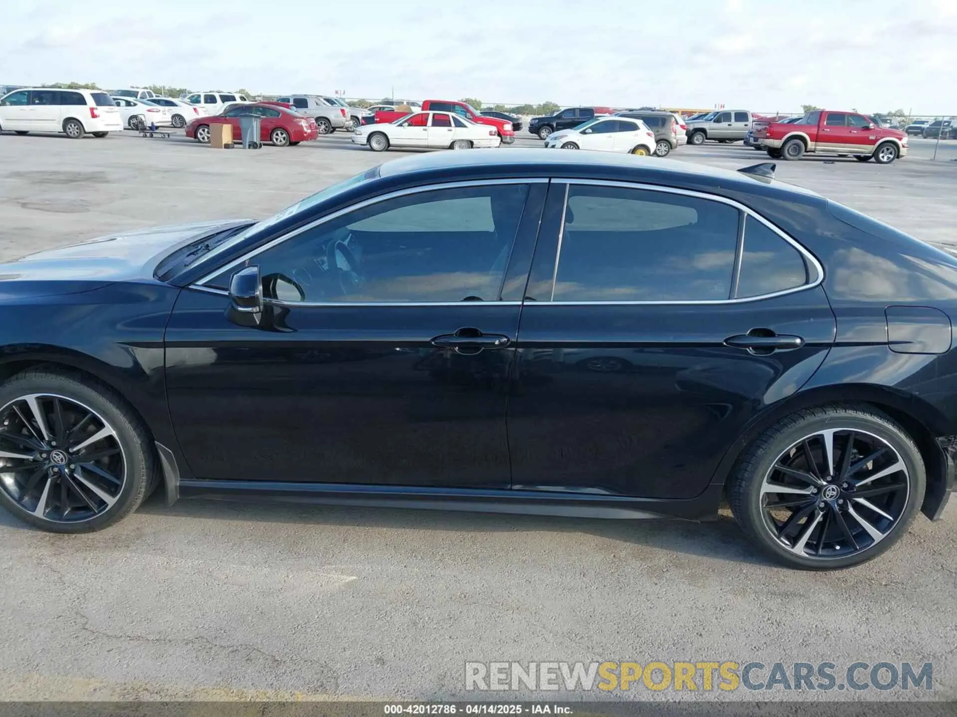 15 Photograph of a damaged car 4T1K61AK5LU997261 TOYOTA CAMRY 2020
