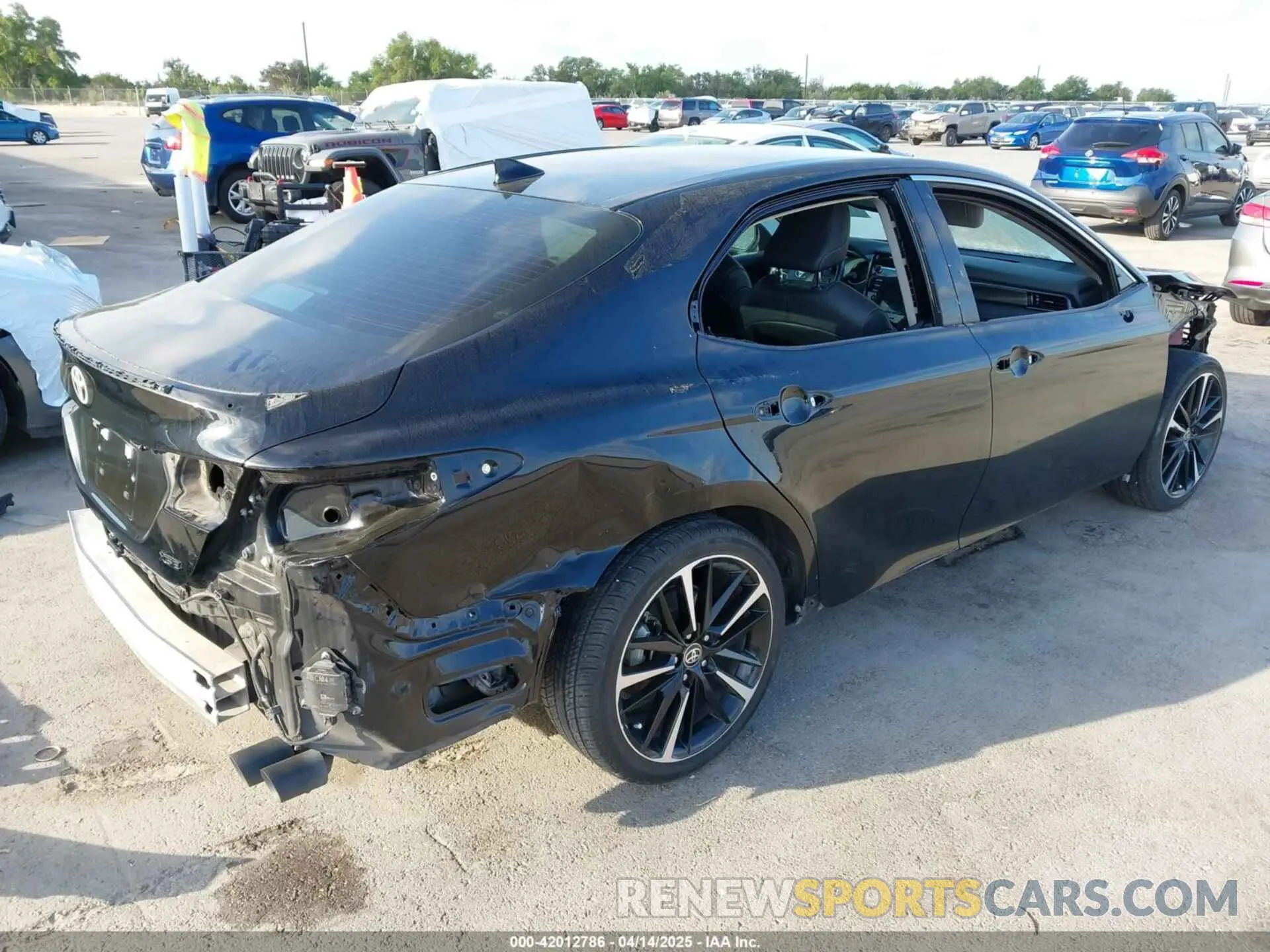 4 Photograph of a damaged car 4T1K61AK5LU997261 TOYOTA CAMRY 2020