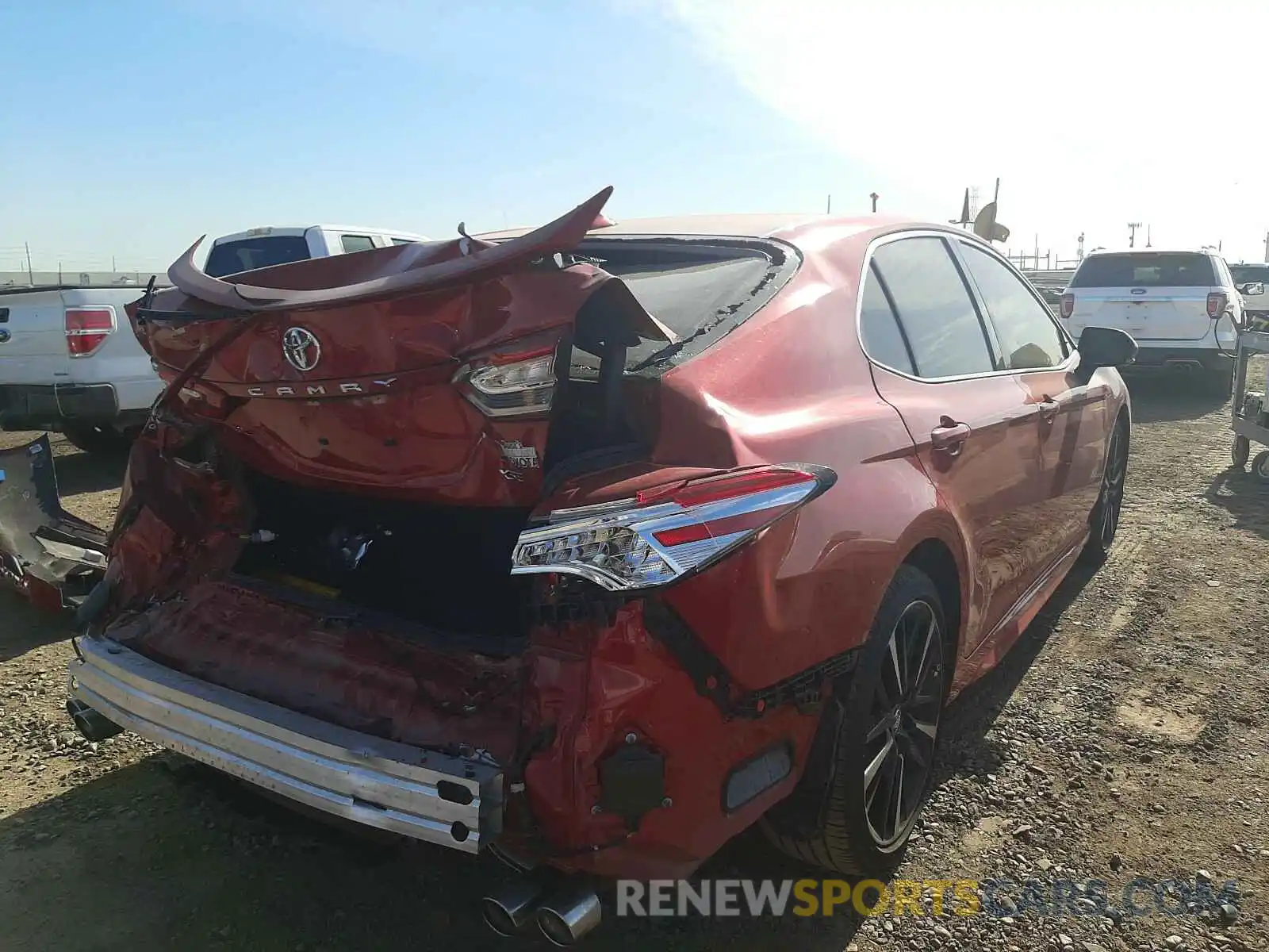 4 Photograph of a damaged car 4T1K61AK6LU335270 TOYOTA CAMRY 2020