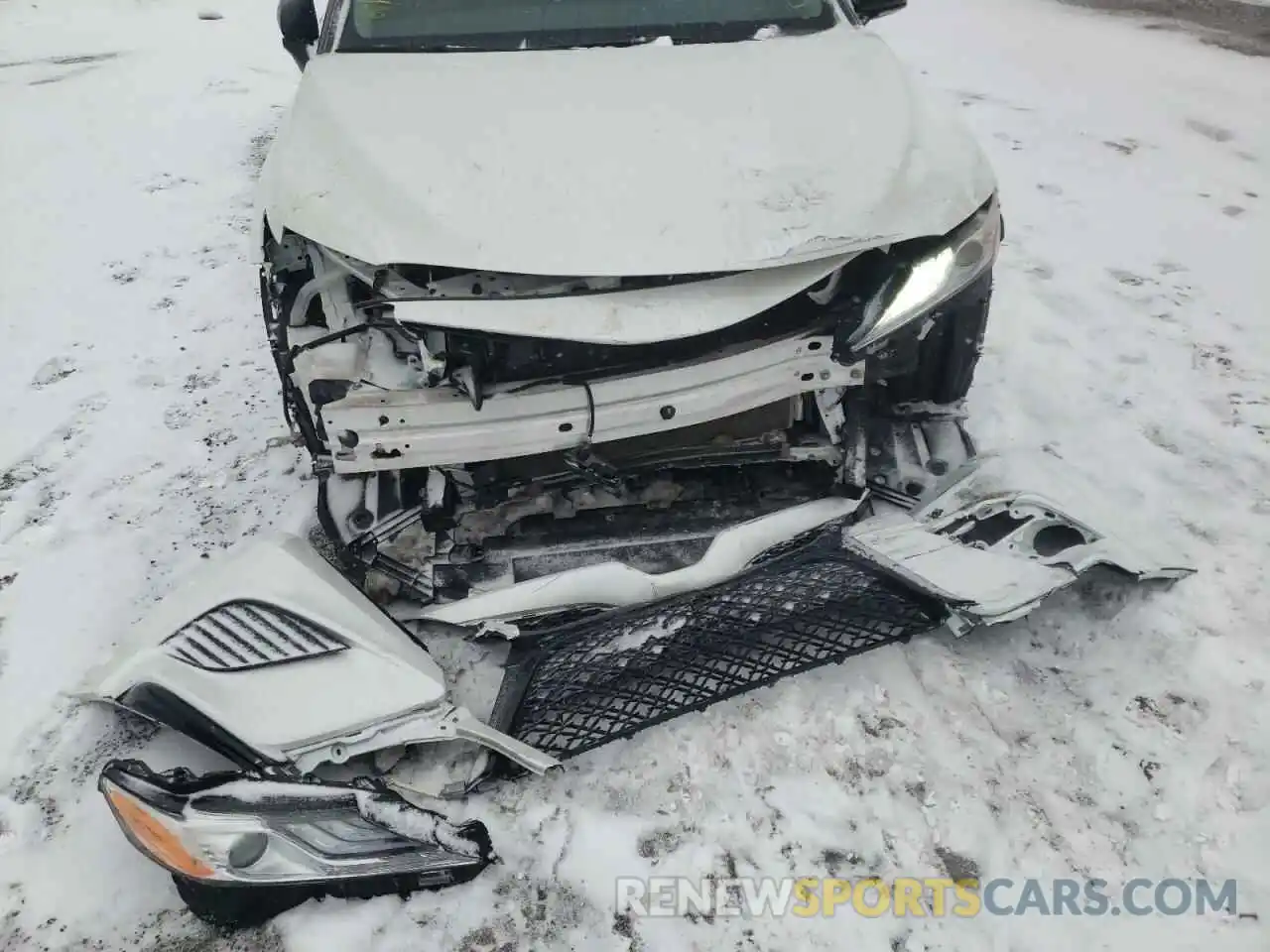 9 Photograph of a damaged car 4T1K61AK6LU354949 TOYOTA CAMRY 2020