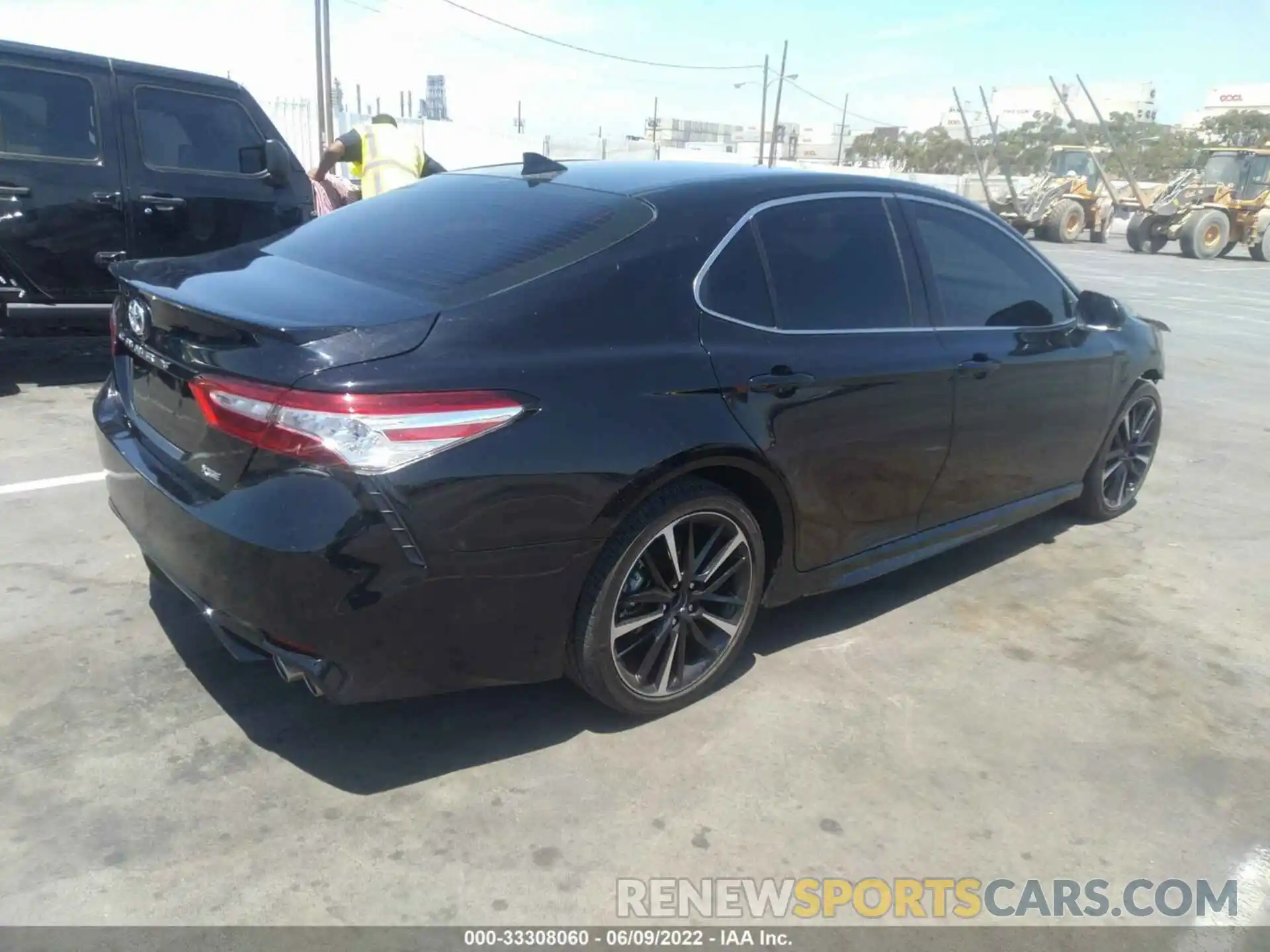 4 Photograph of a damaged car 4T1K61AK6LU368754 TOYOTA CAMRY 2020