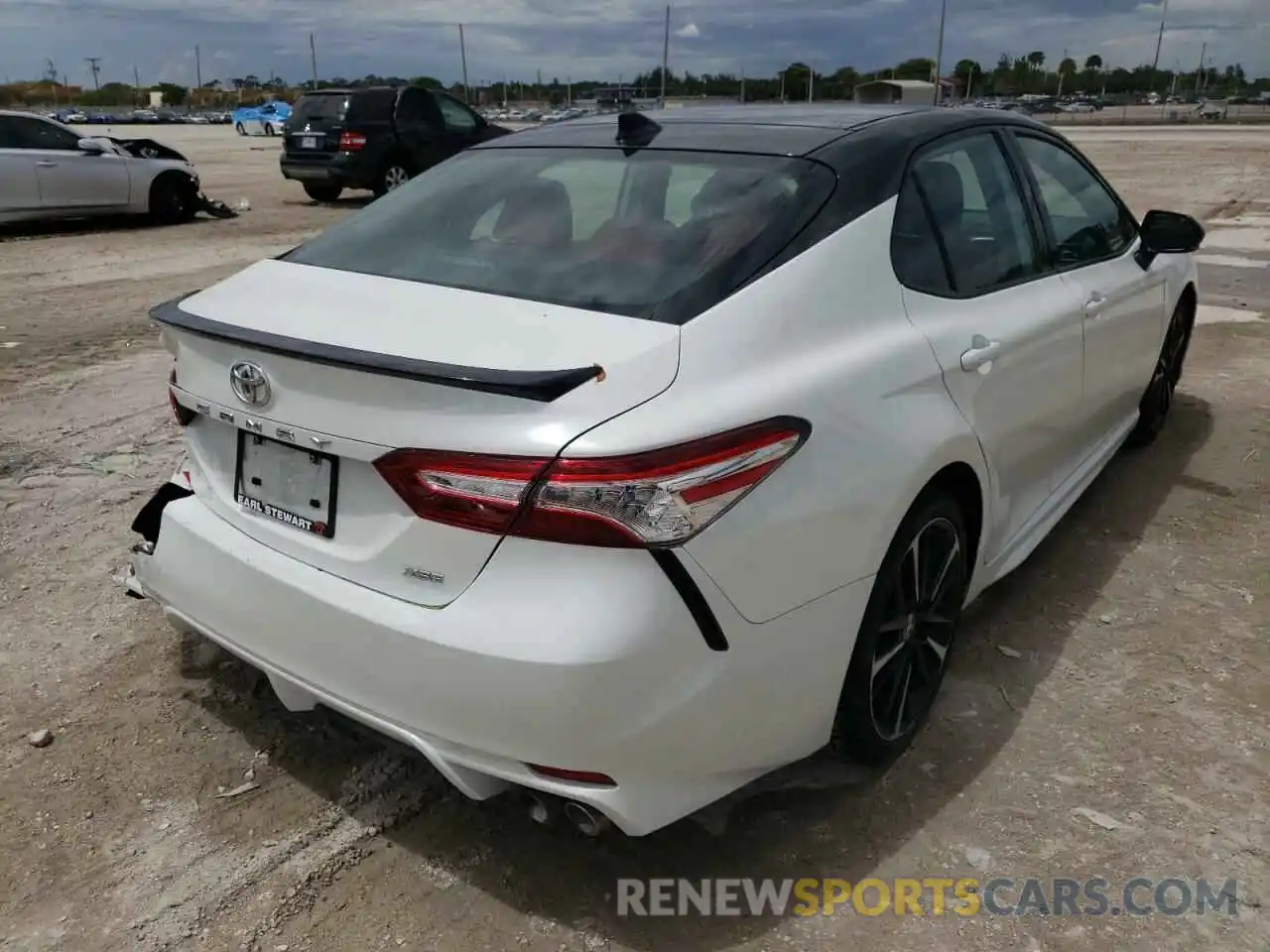 4 Photograph of a damaged car 4T1K61AK6LU374716 TOYOTA CAMRY 2020