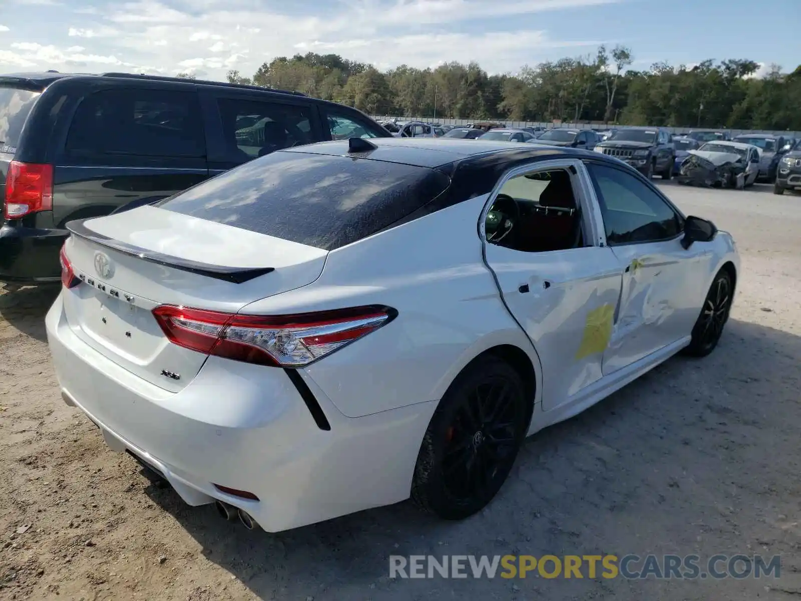 4 Photograph of a damaged car 4T1K61AK6LU375154 TOYOTA CAMRY 2020