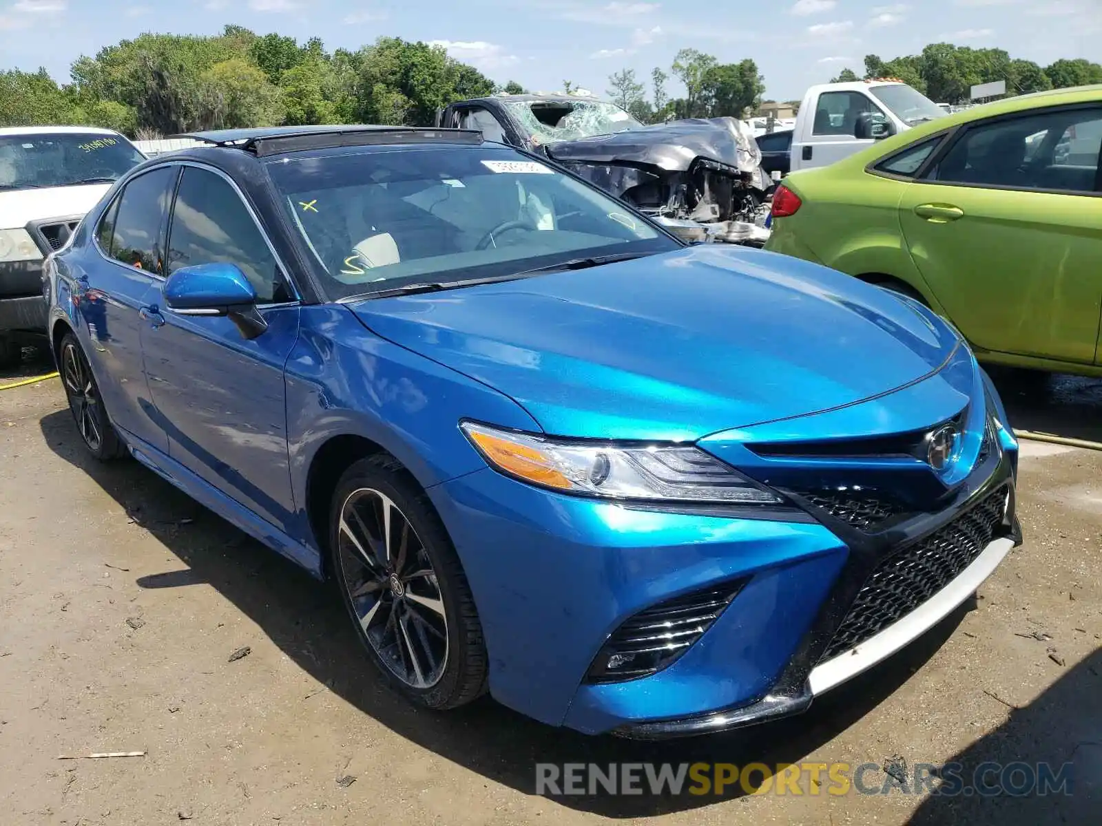 1 Photograph of a damaged car 4T1K61AK6LU385148 TOYOTA CAMRY 2020