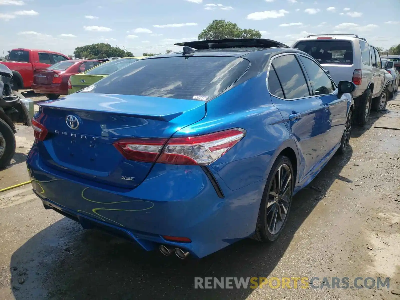 4 Photograph of a damaged car 4T1K61AK6LU385148 TOYOTA CAMRY 2020