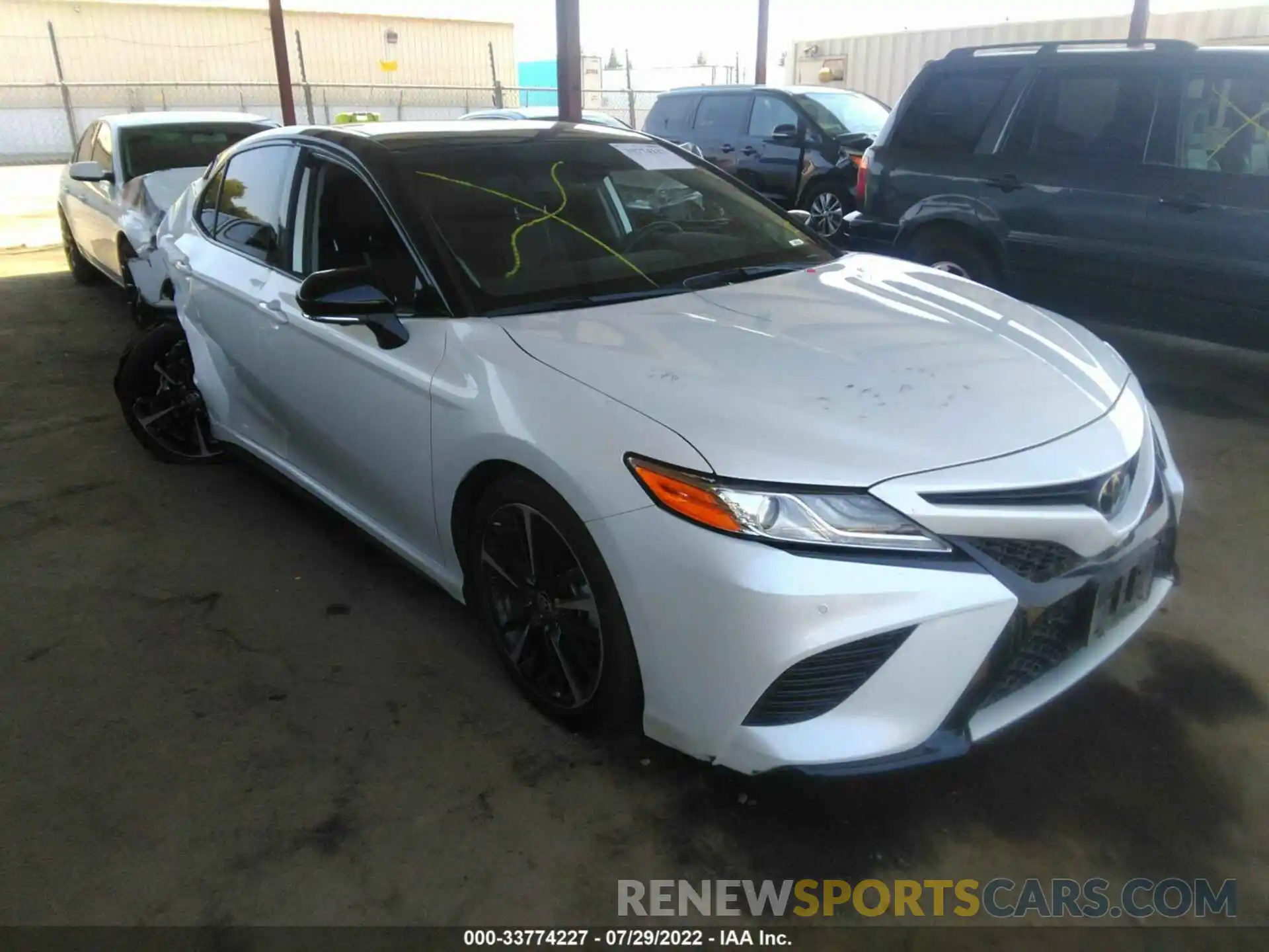 1 Photograph of a damaged car 4T1K61AK6LU399308 TOYOTA CAMRY 2020