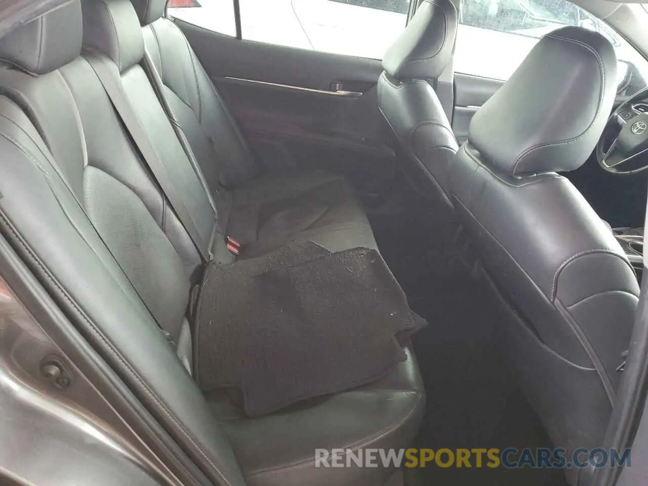 10 Photograph of a damaged car 4T1K61AK6LU500556 TOYOTA CAMRY 2020