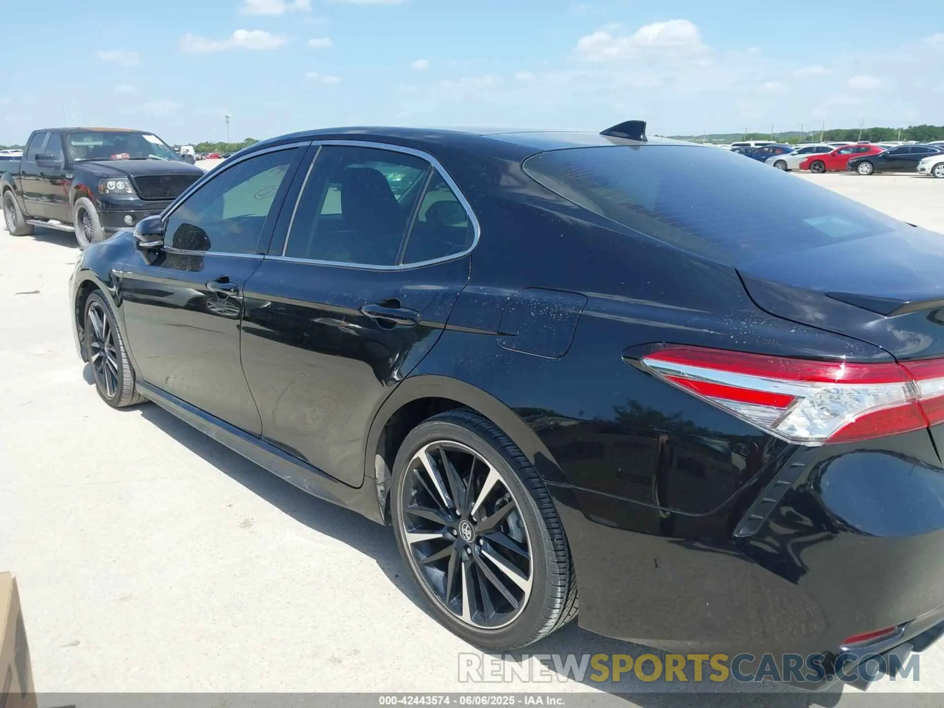 14 Photograph of a damaged car 4T1K61AK6LU920981 TOYOTA CAMRY 2020