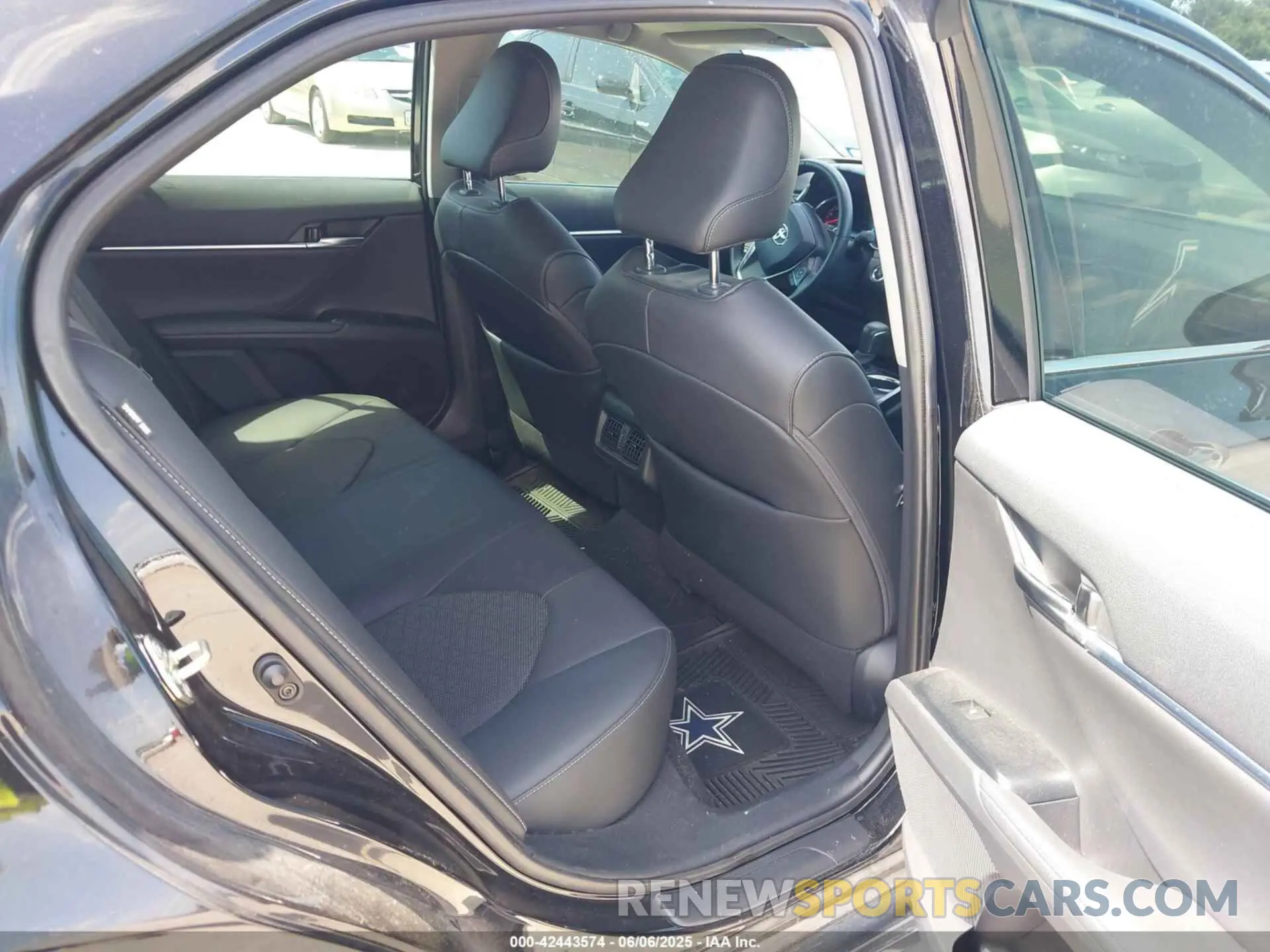 8 Photograph of a damaged car 4T1K61AK6LU920981 TOYOTA CAMRY 2020
