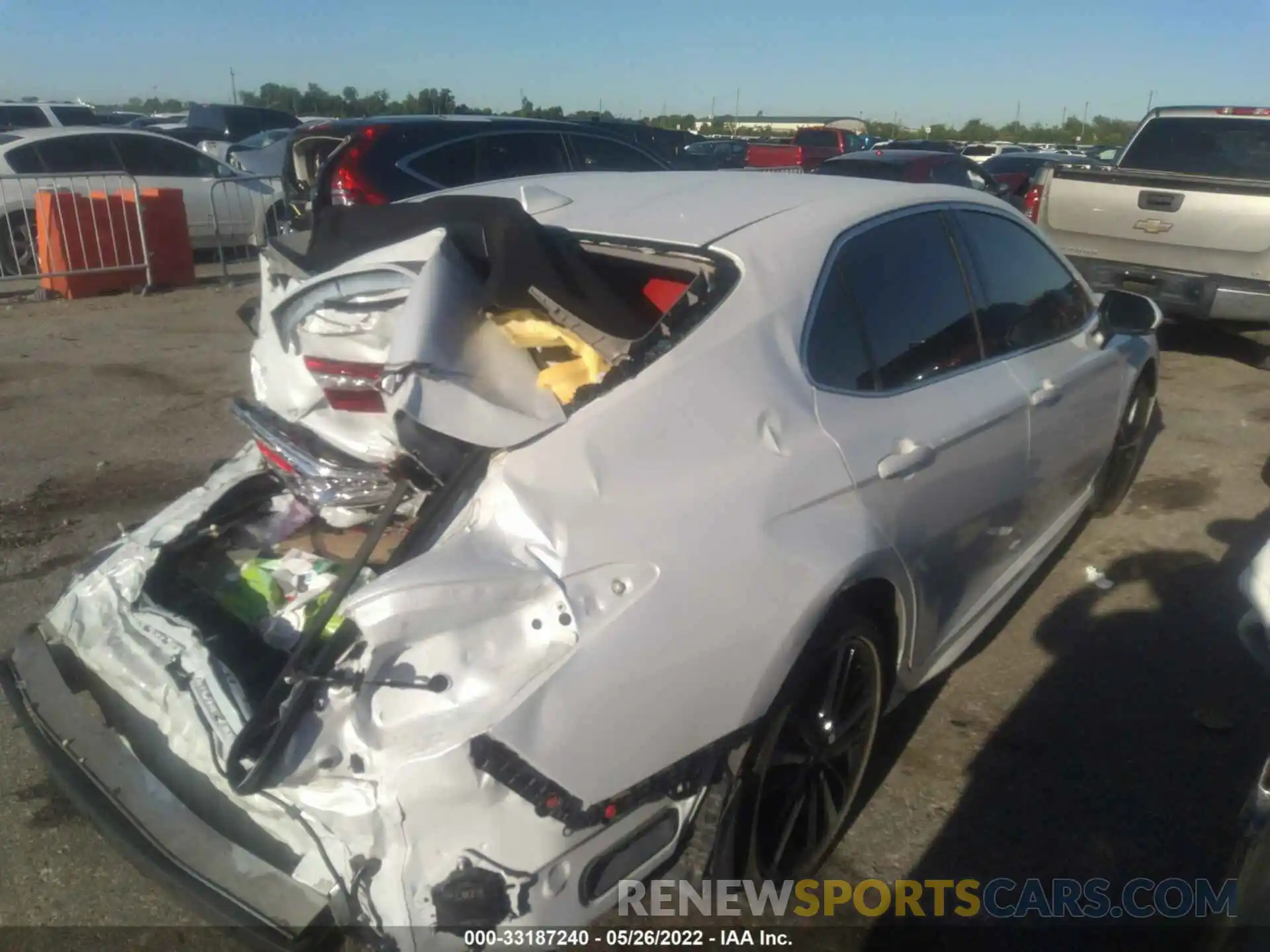 4 Photograph of a damaged car 4T1K61AK6LU937019 TOYOTA CAMRY 2020