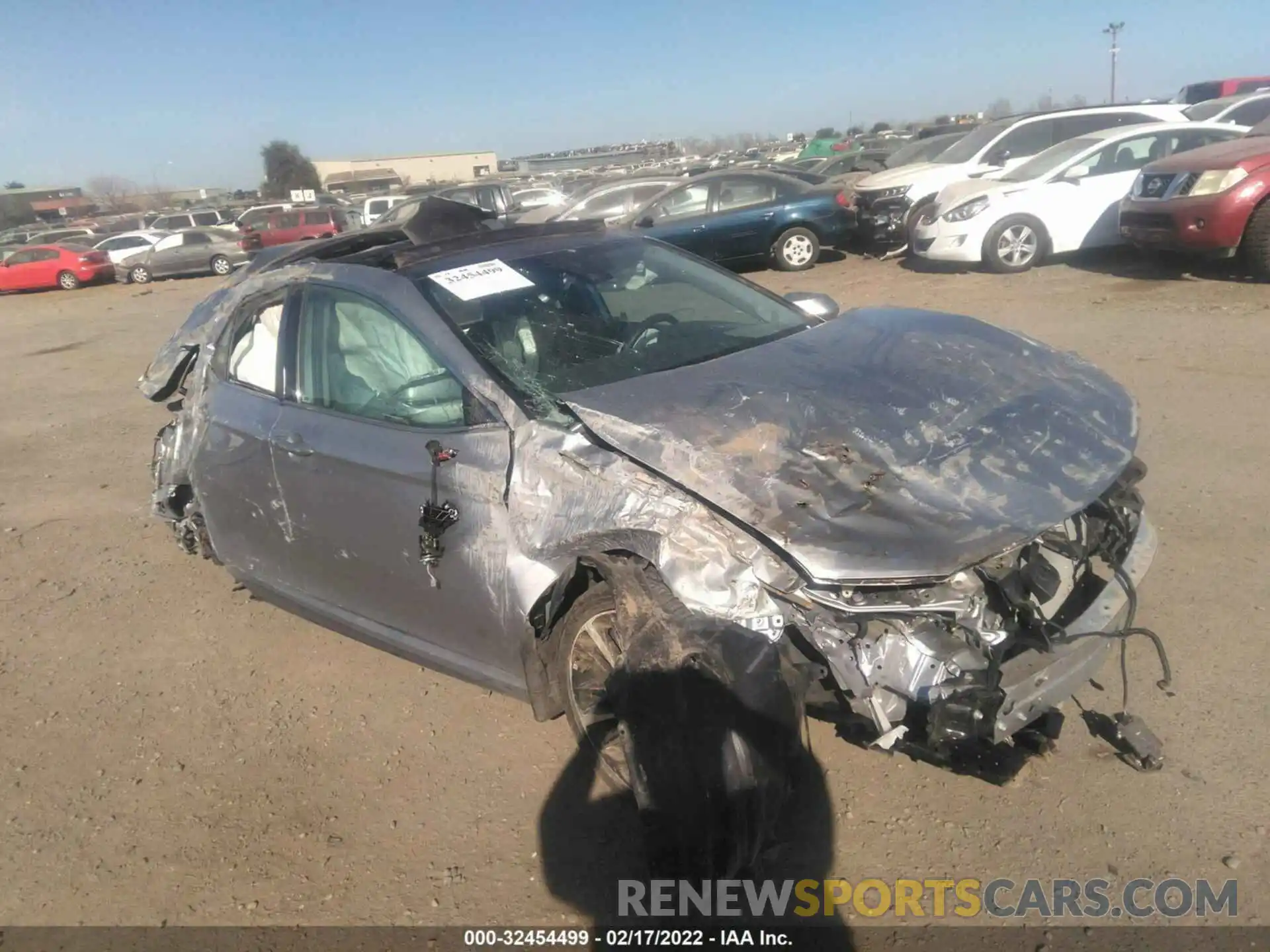 1 Photograph of a damaged car 4T1K61AK7LU305338 TOYOTA CAMRY 2020