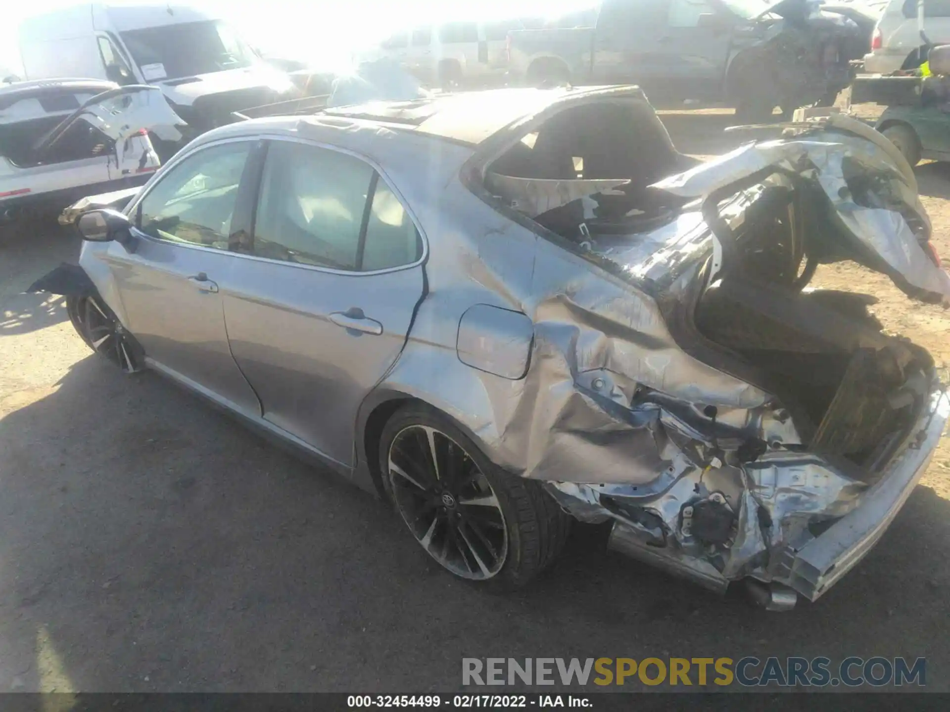 3 Photograph of a damaged car 4T1K61AK7LU305338 TOYOTA CAMRY 2020