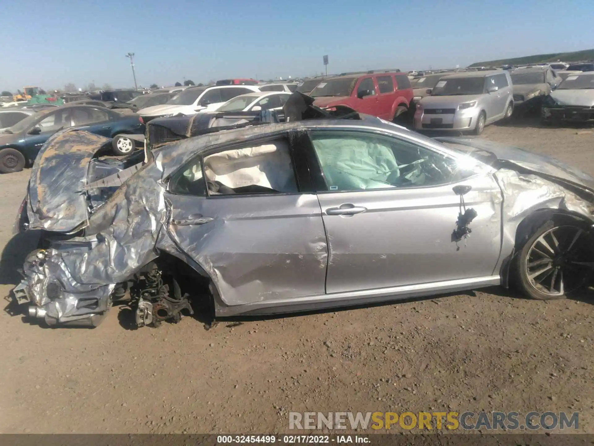 6 Photograph of a damaged car 4T1K61AK7LU305338 TOYOTA CAMRY 2020