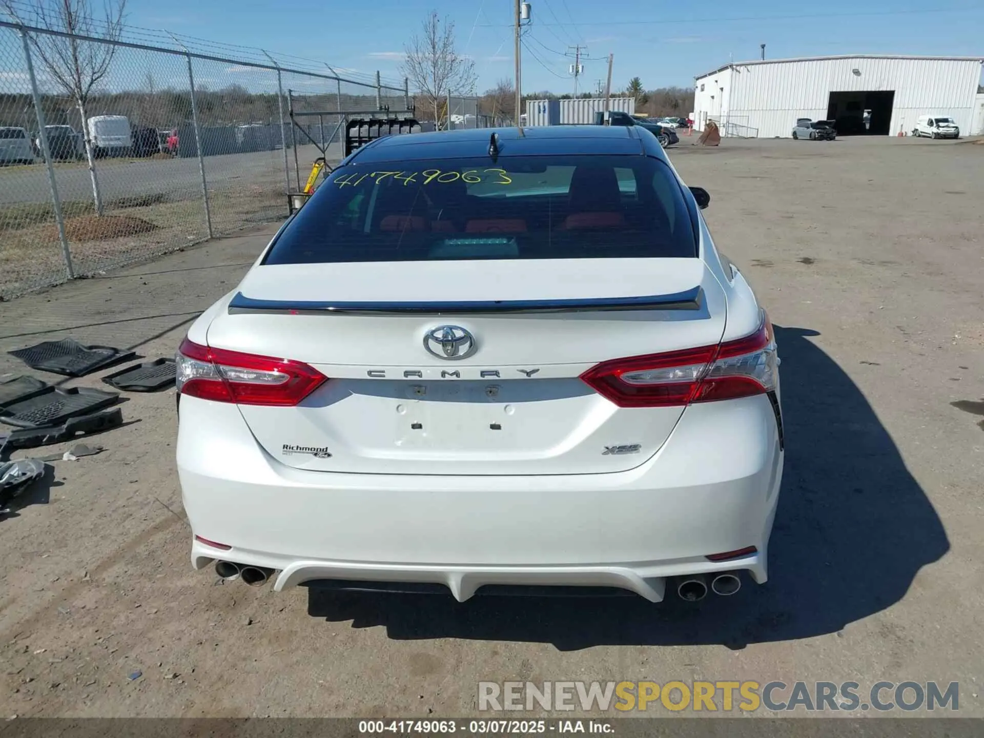 17 Photograph of a damaged car 4T1K61AK7LU315139 TOYOTA CAMRY 2020