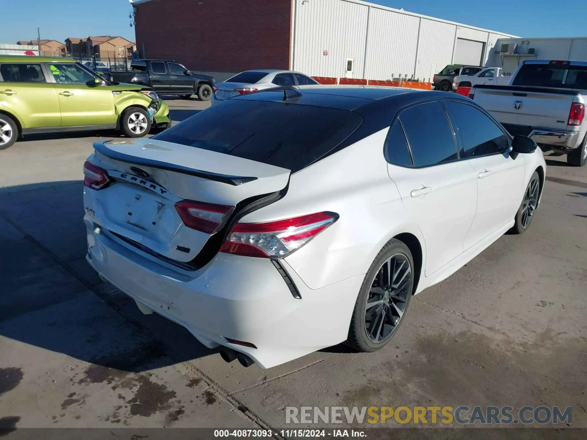 4 Photograph of a damaged car 4T1K61AK7LU319501 TOYOTA CAMRY 2020