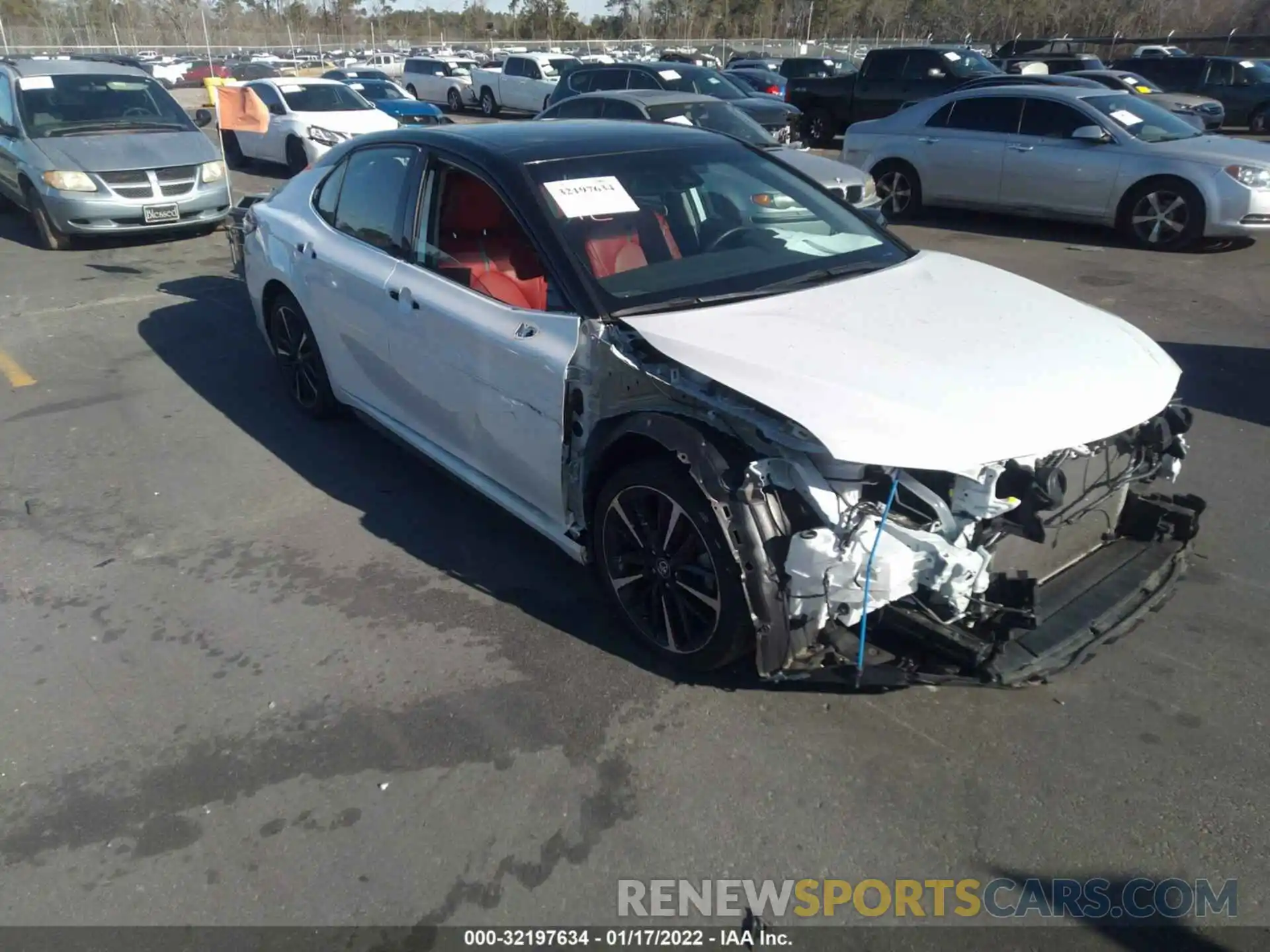 1 Photograph of a damaged car 4T1K61AK7LU332510 TOYOTA CAMRY 2020